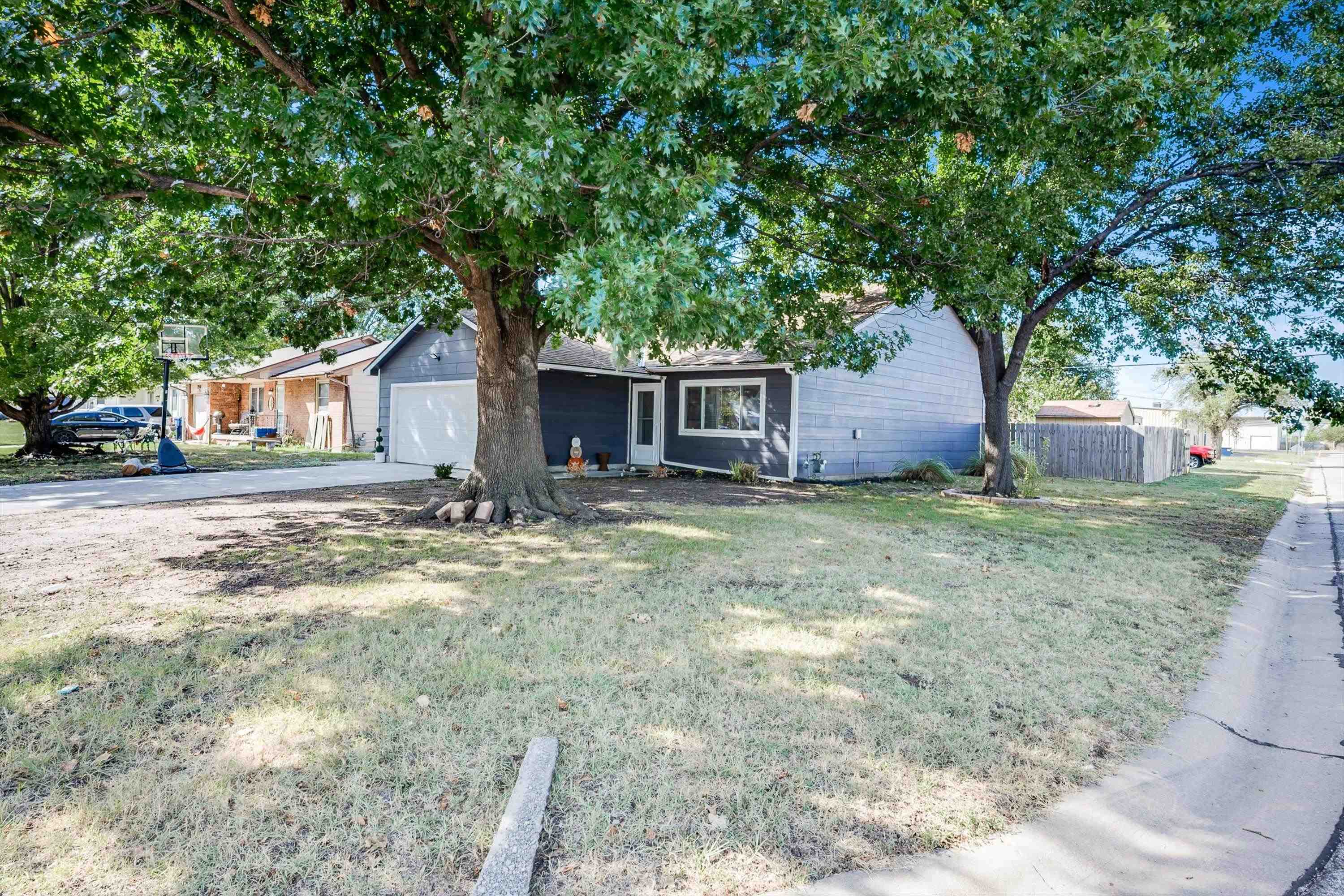 2902 W Maxwell Ave Property Photo 26
