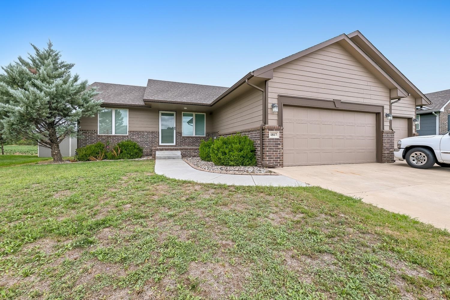 1817 N Kentucky Ln Property Photo 1