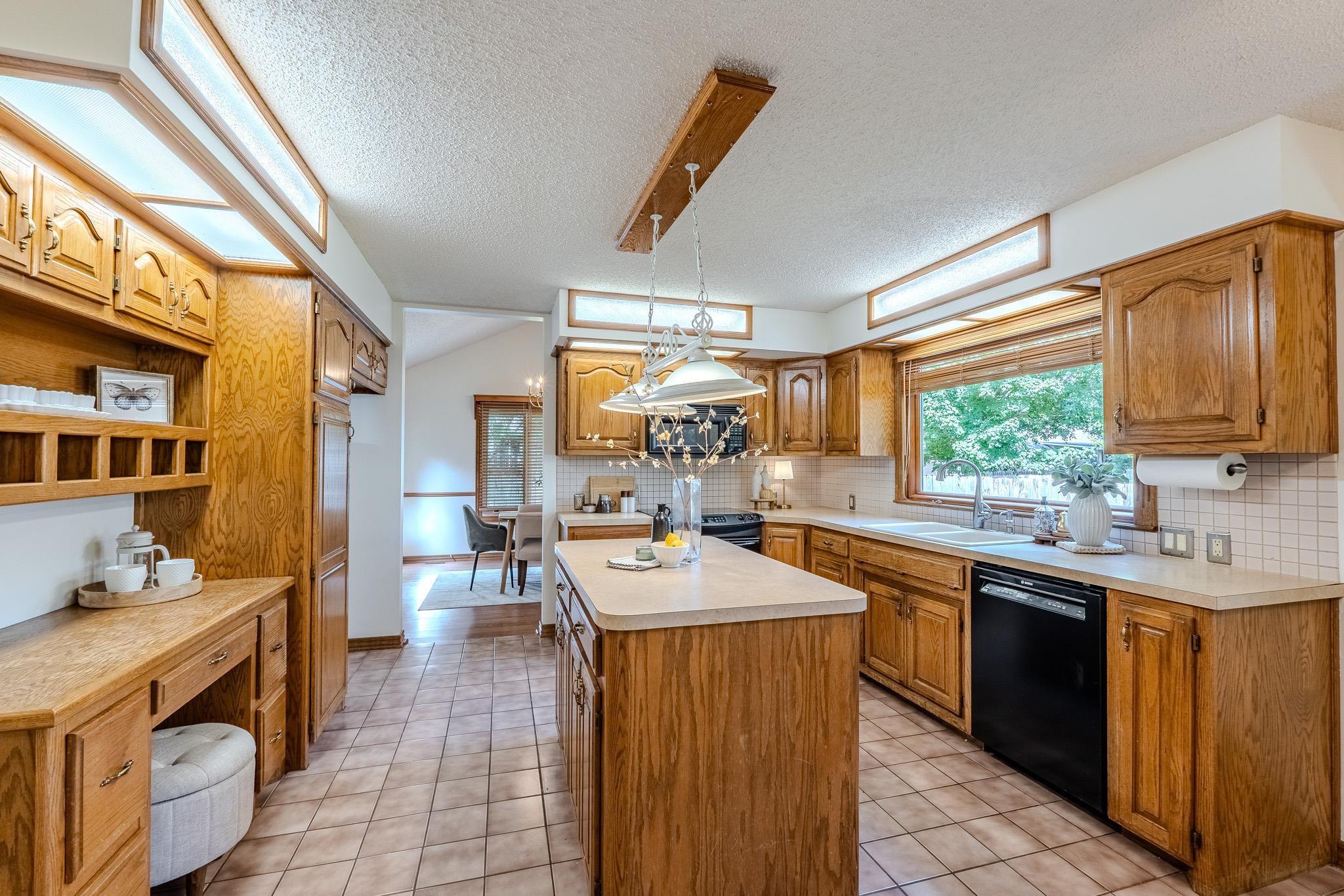 907 S Whippoorwill Rd Property Photo 8