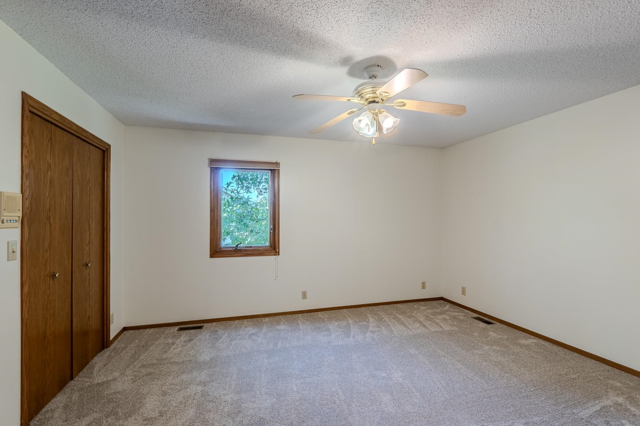 907 S Whippoorwill Rd Property Photo 24