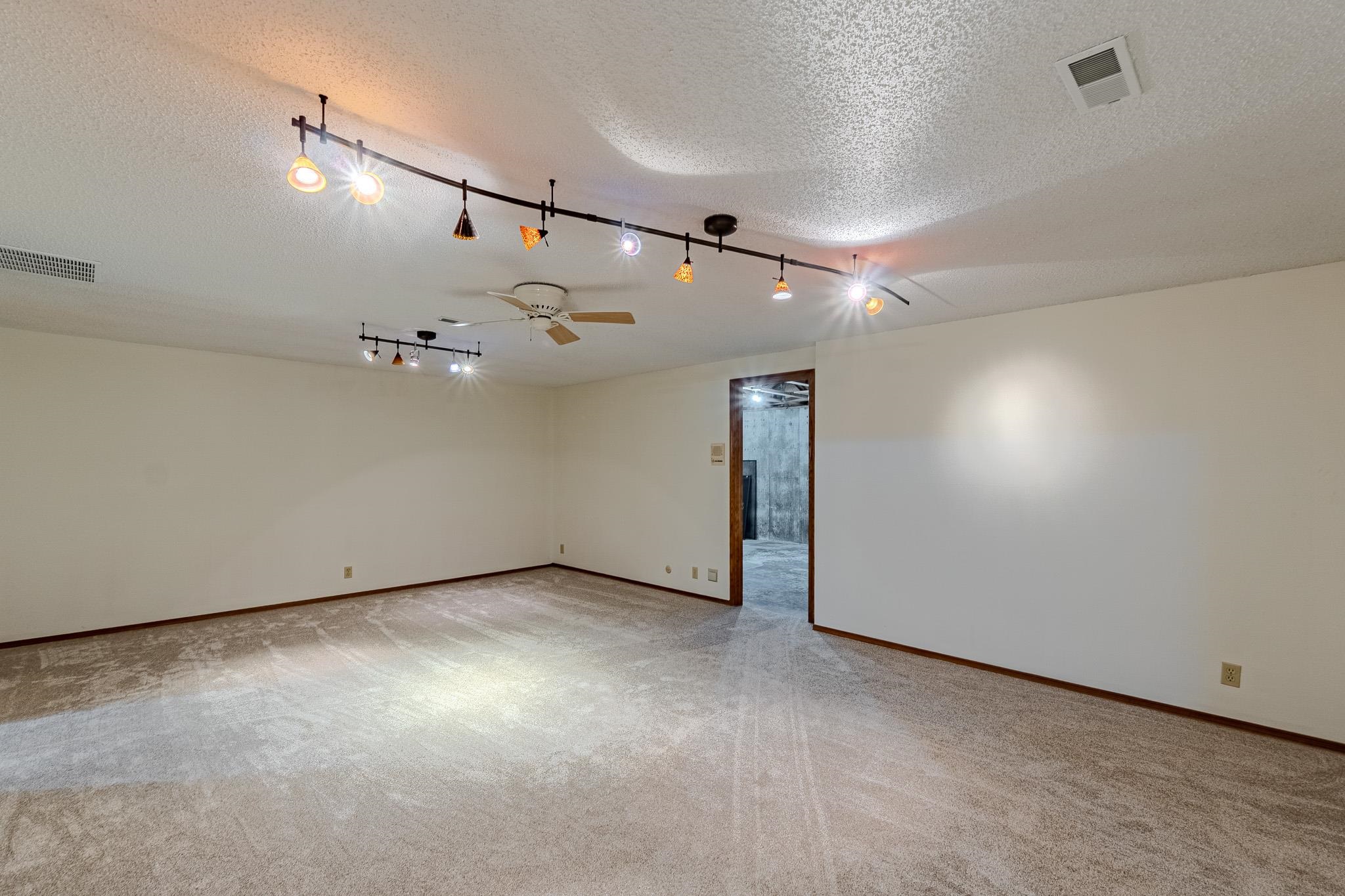 907 S Whippoorwill Rd Property Photo 28
