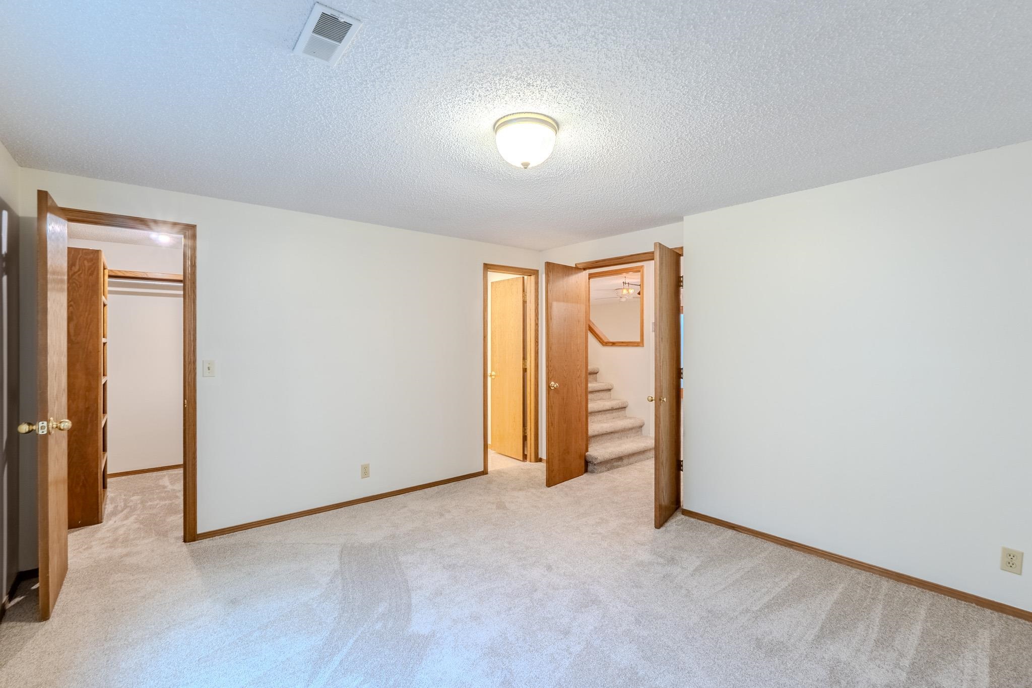 907 S Whippoorwill Rd Property Photo 29