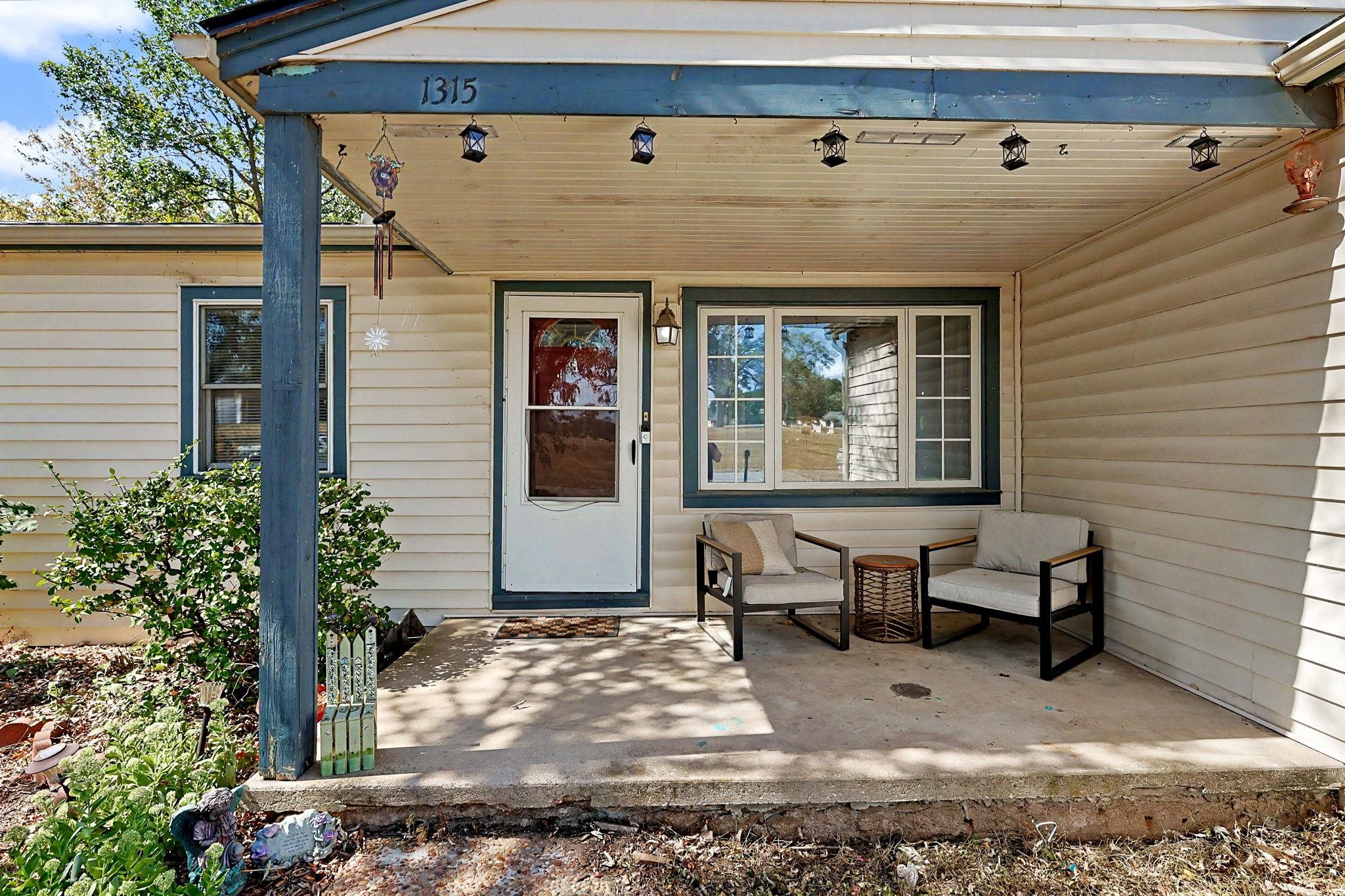 1315 E Ashford Drive Property Photo 2