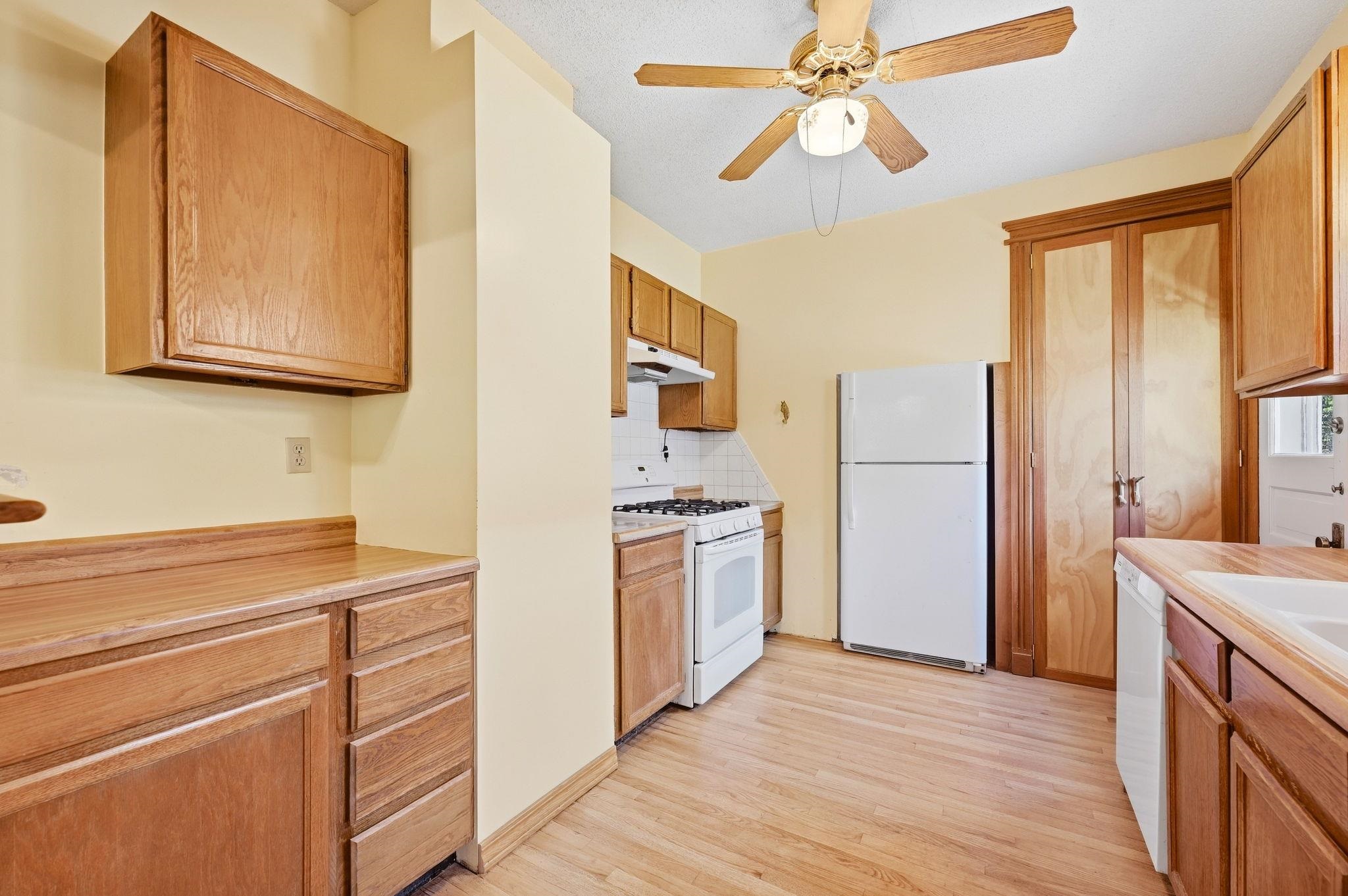 433 S Fern Property Photo 9