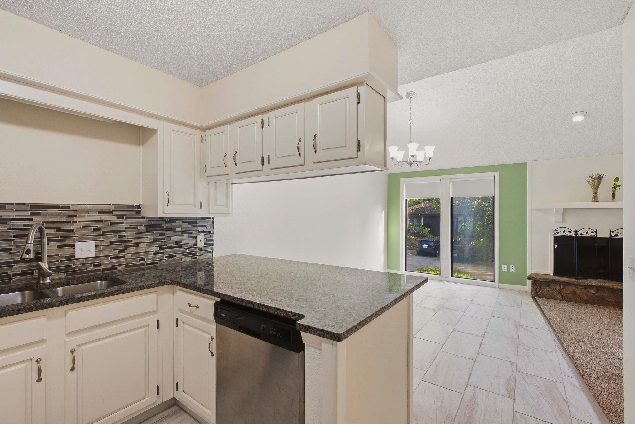 2421 S Yellowstone St #2302 Property Photo 14