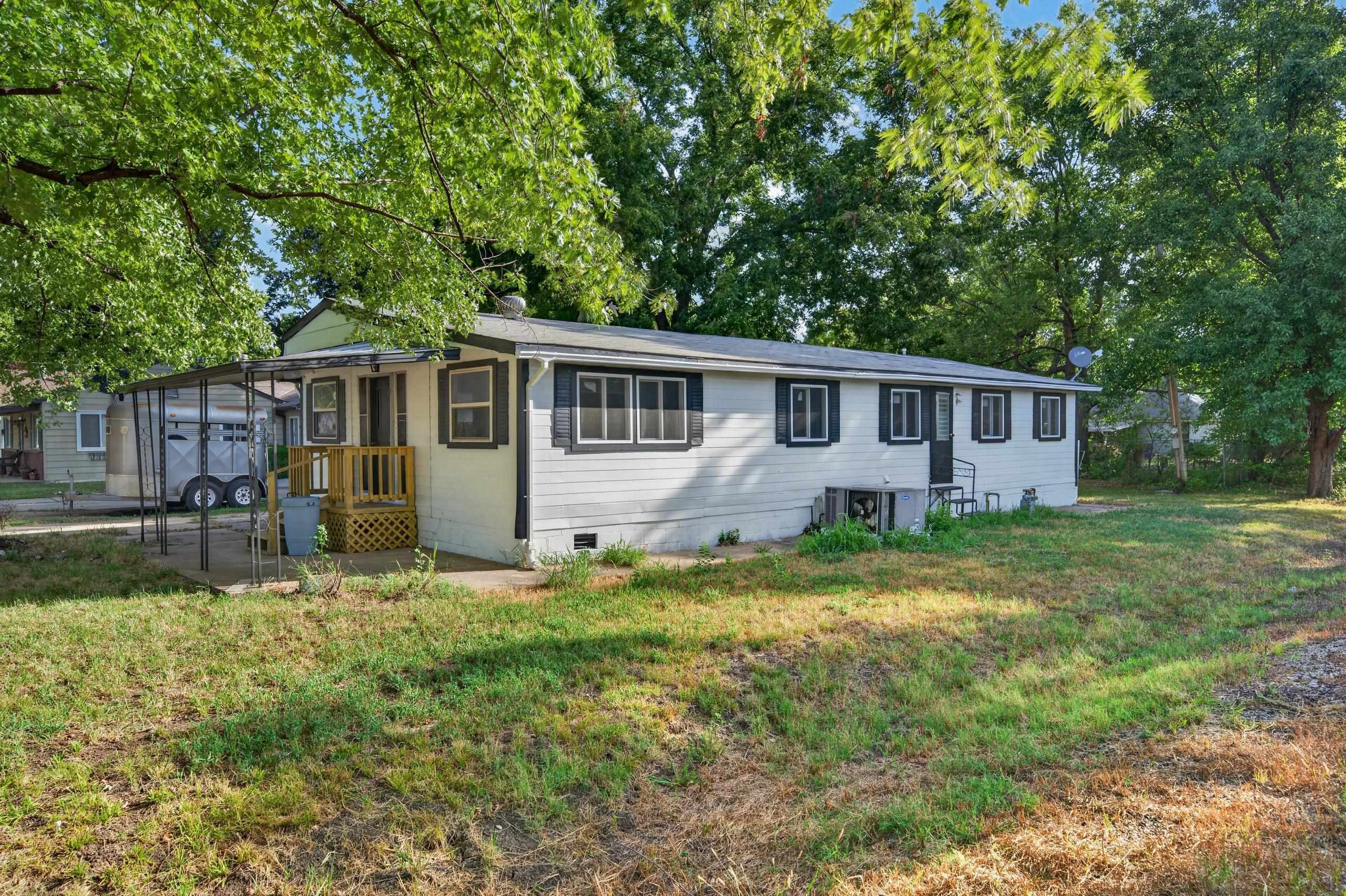 1520 Frankfort St Property Photo 3