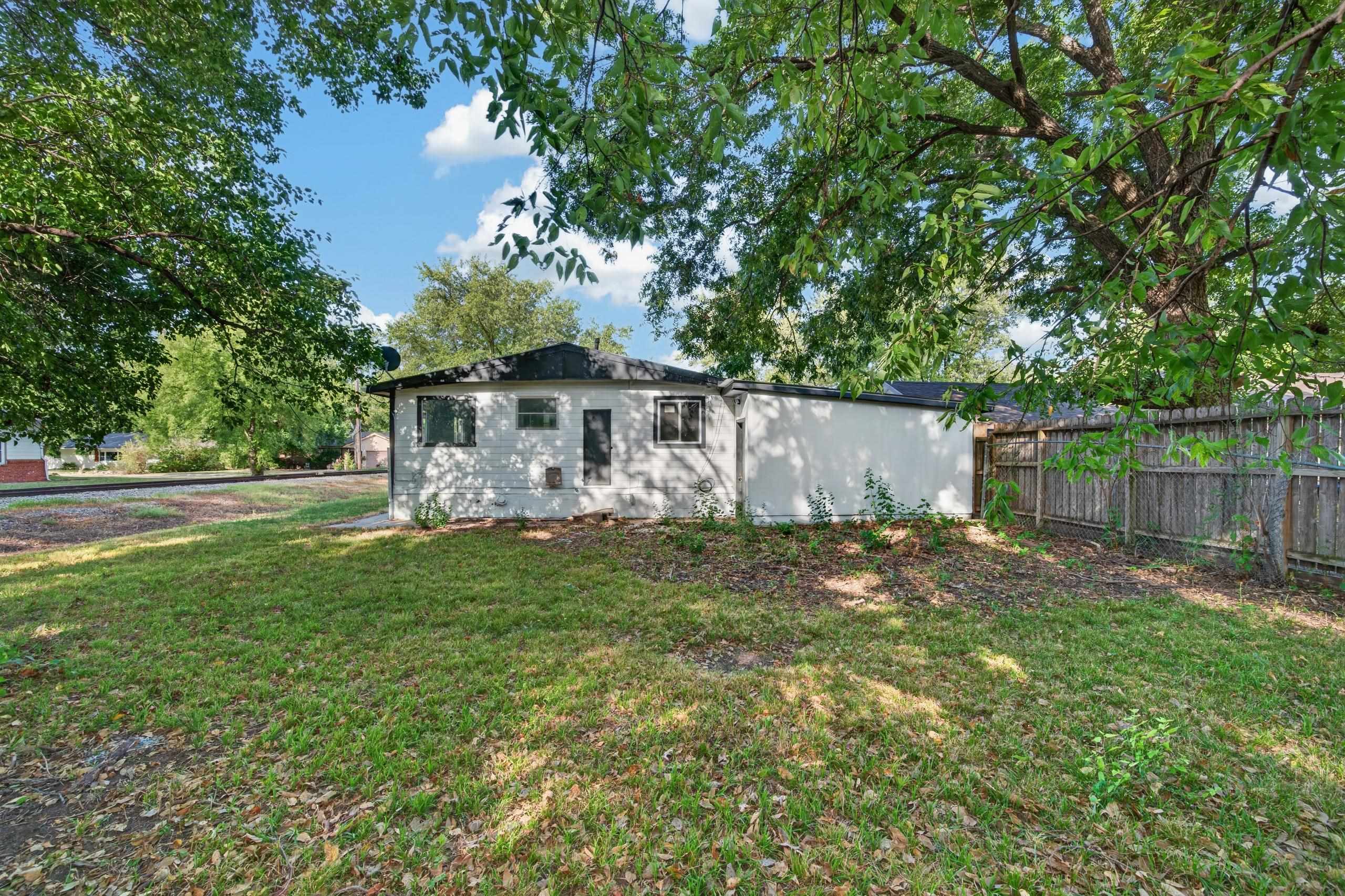 1520 Frankfort St Property Photo 26