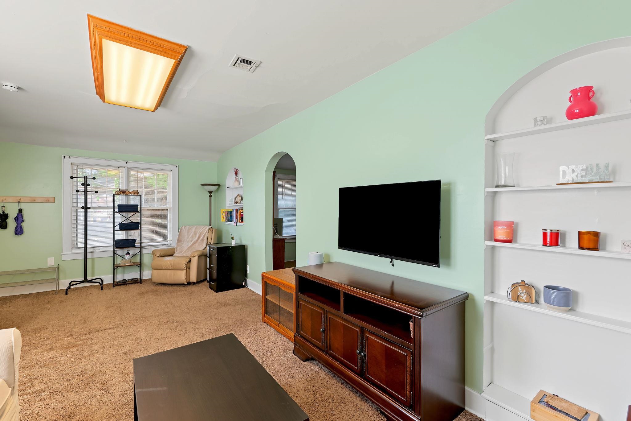 731 Cliff Drive Property Photo 4