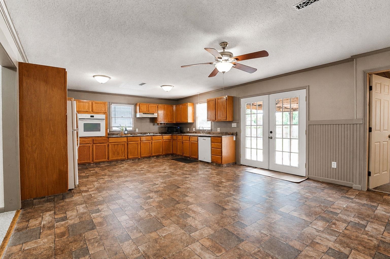 603 W 31st St S Property Photo 11