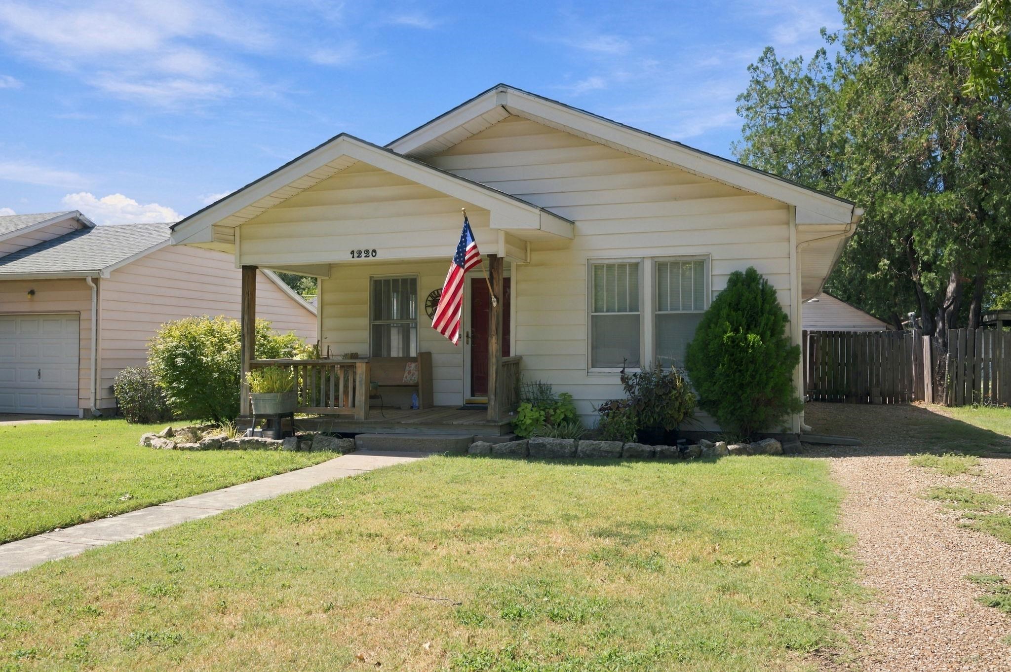 1220 N Washington Property Photo 5