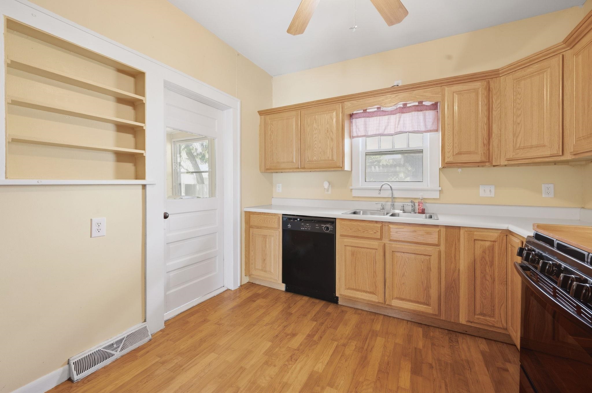 1220 N Washington Property Photo 17