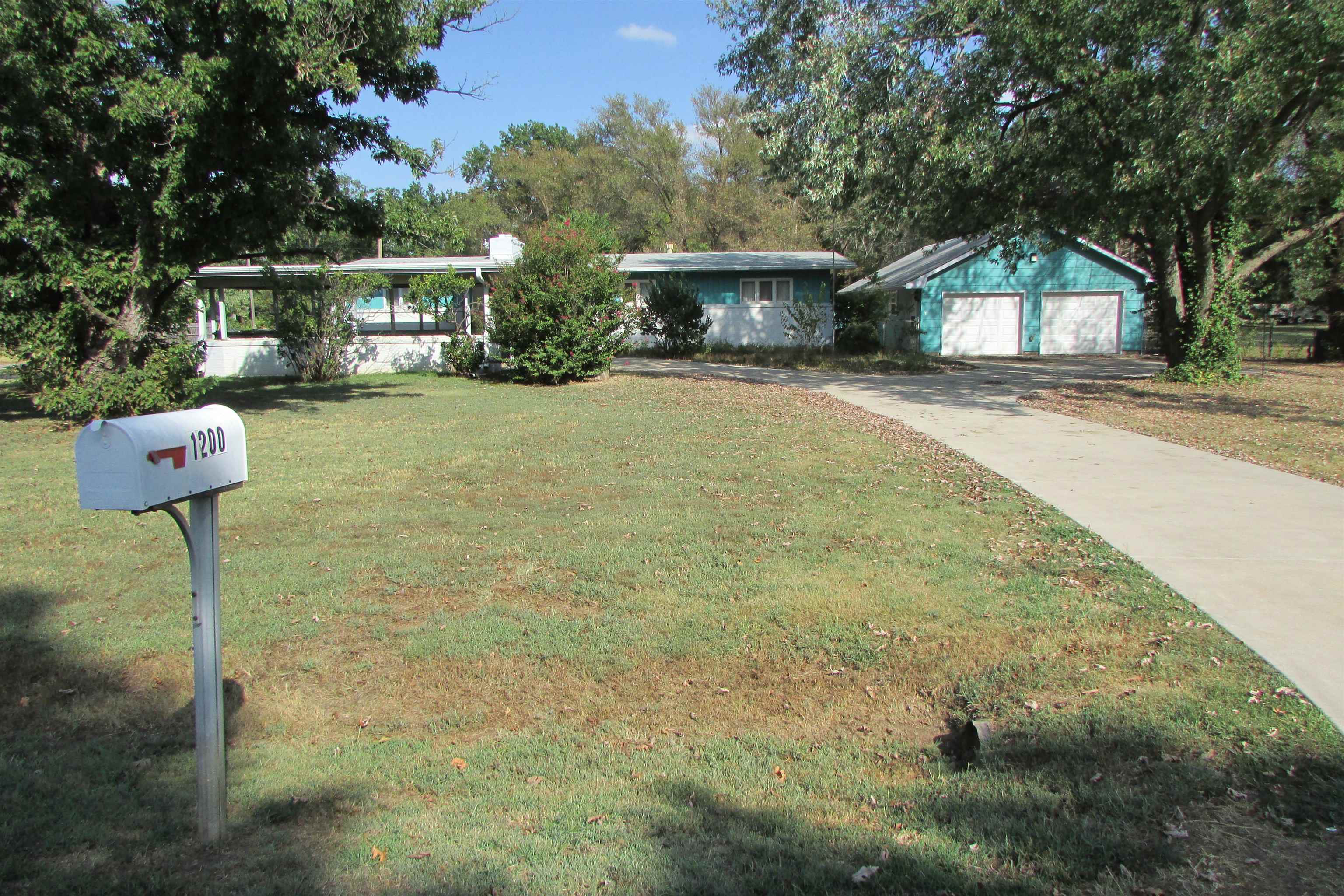 1200 S Keith Ave Property Photo 2