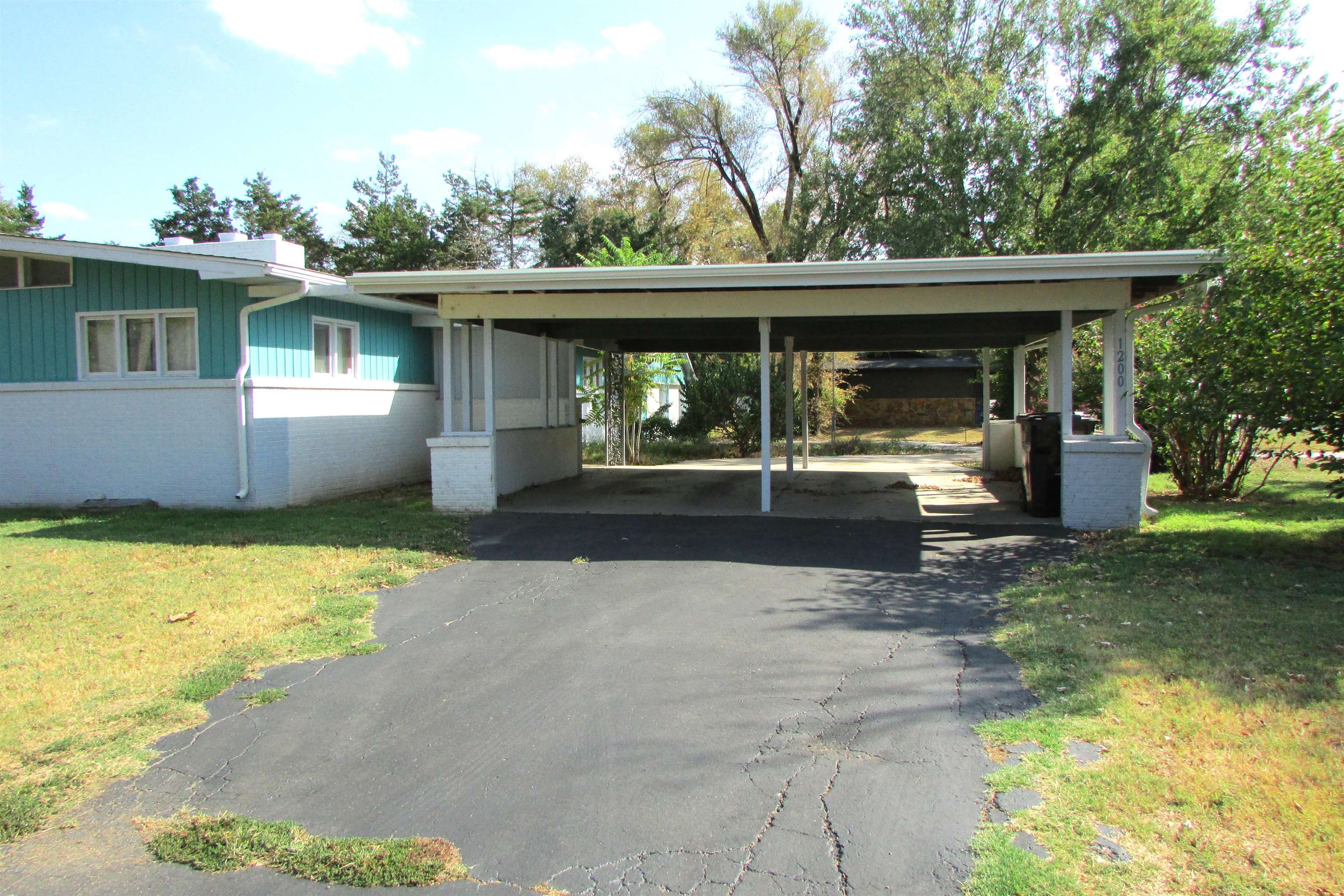 1200 S Keith Ave Property Photo 3
