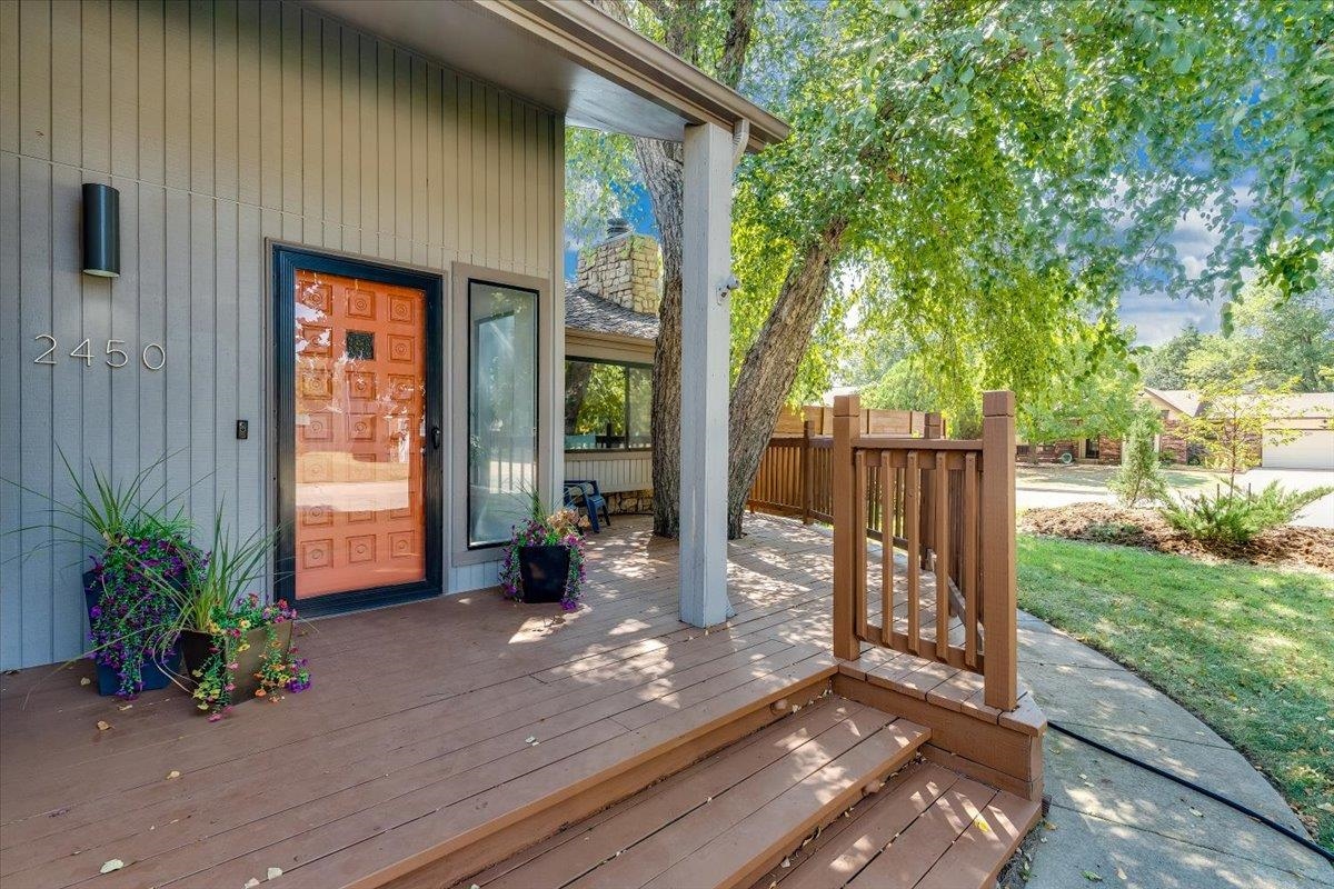 2450 S Yellowstone Property Photo 4