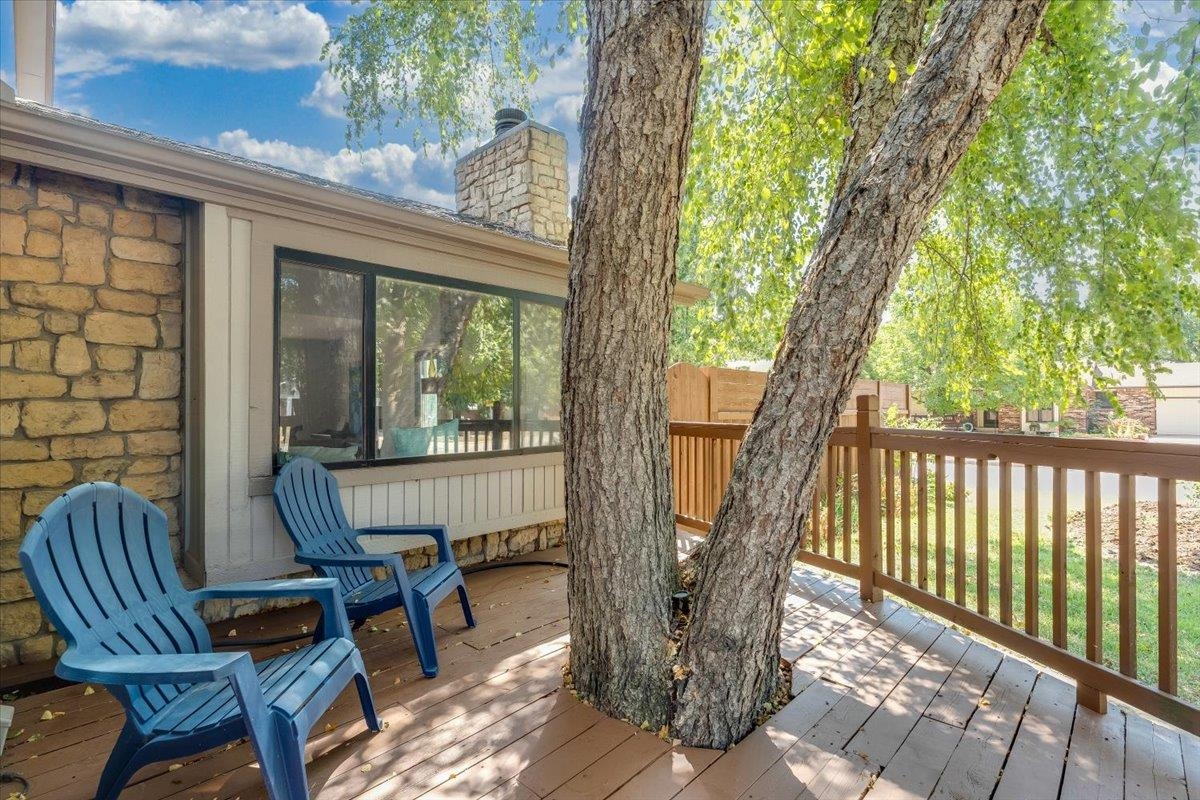 2450 S Yellowstone Property Photo 5
