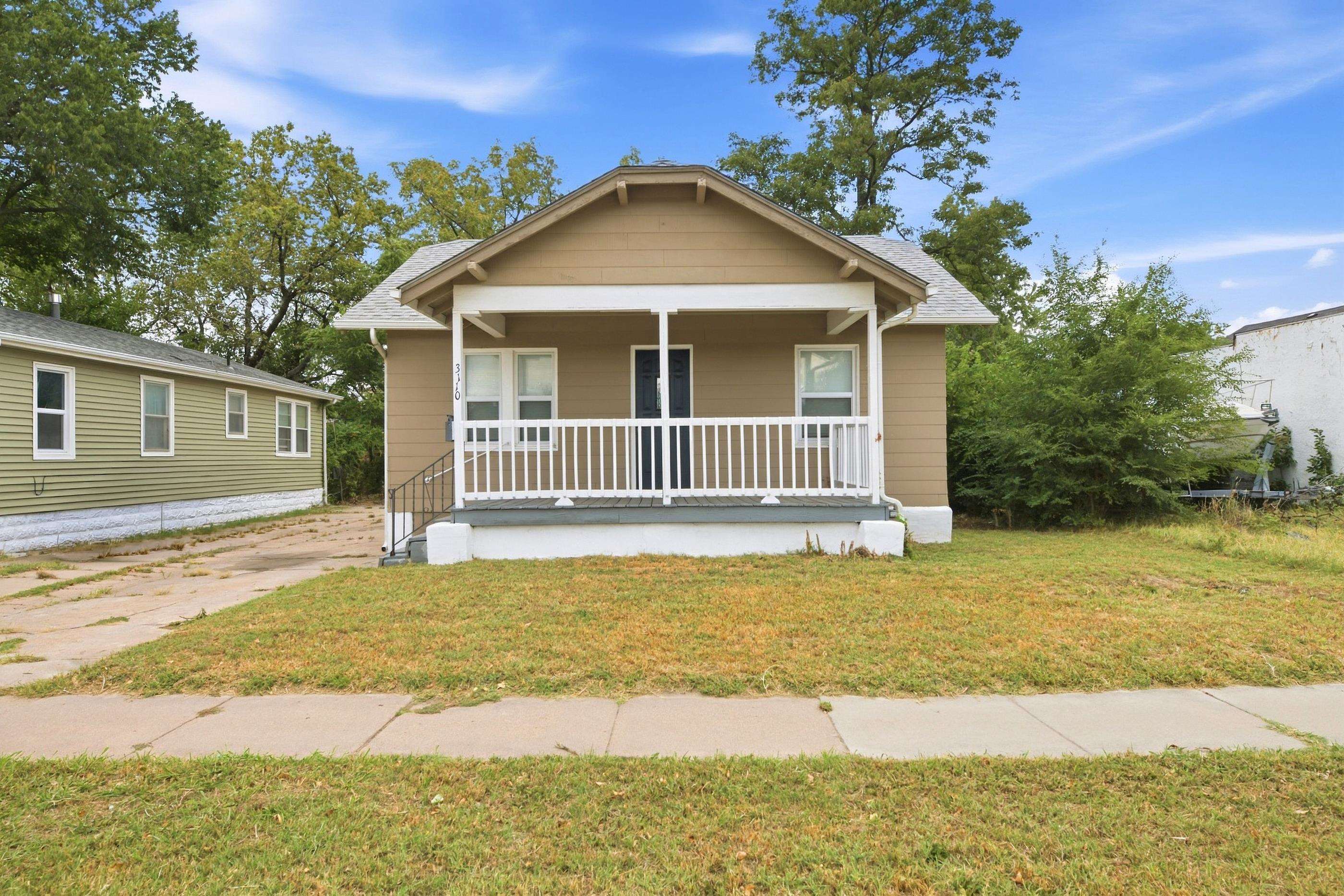 3110 W Maple St Property Photo 1