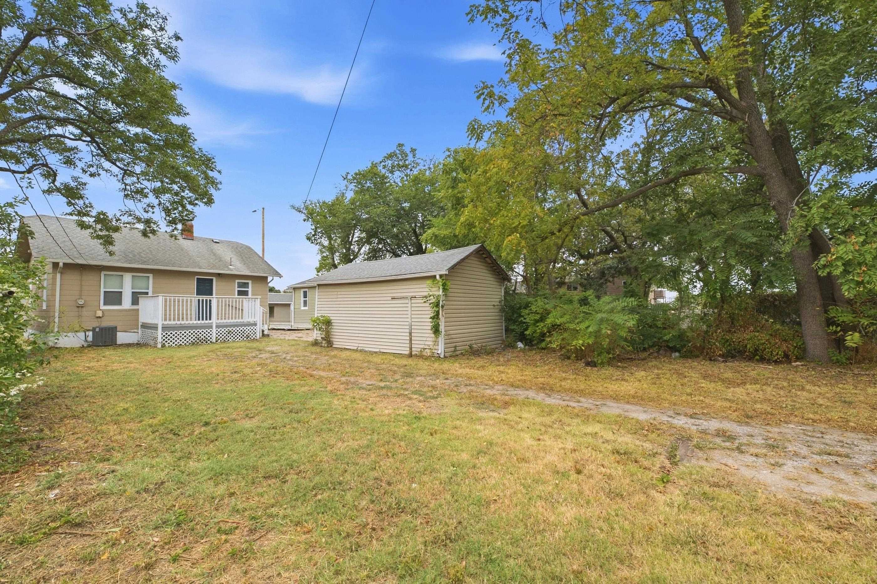 3110 W Maple St Property Photo 8