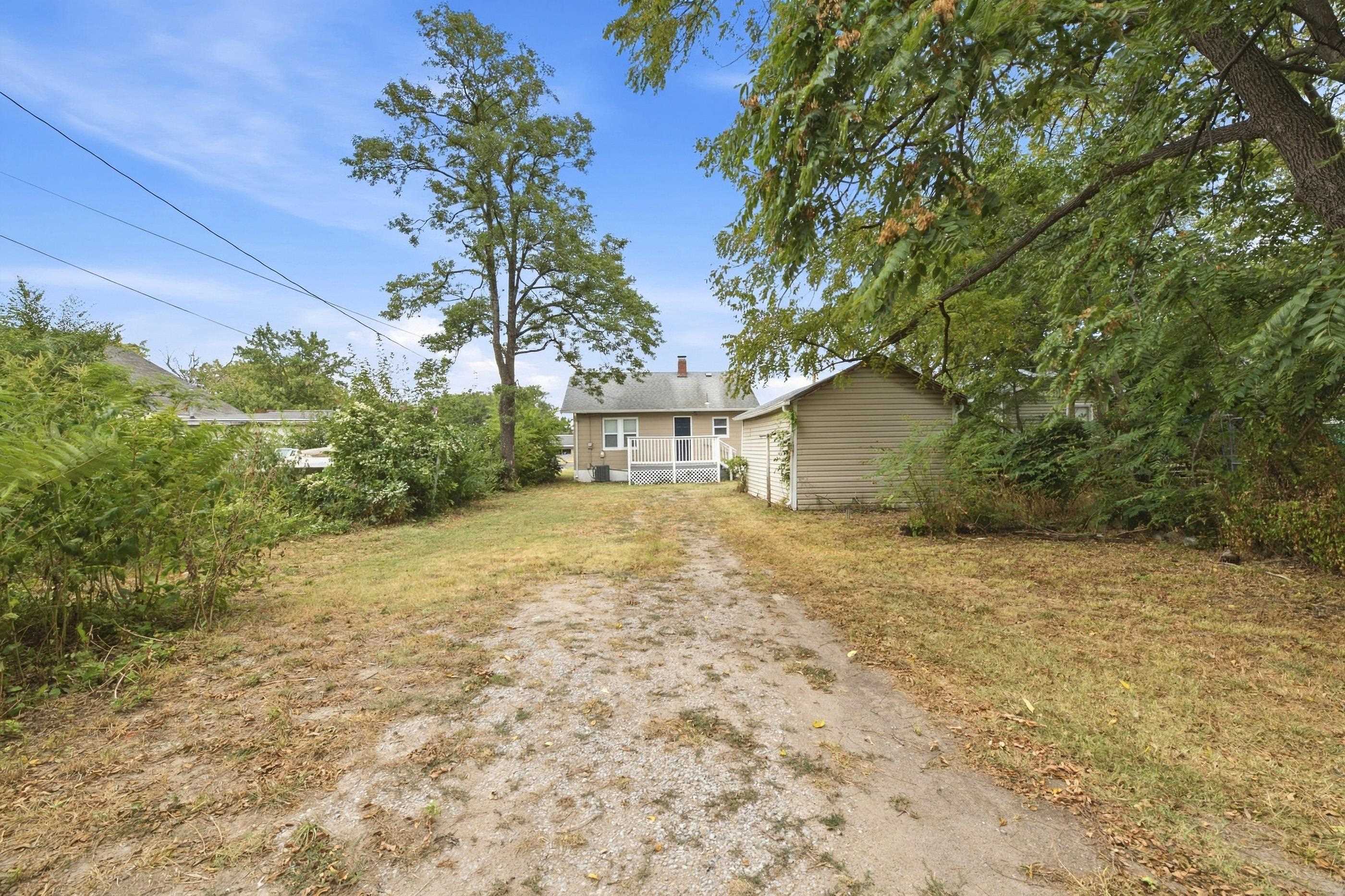 3110 W Maple St Property Photo 9