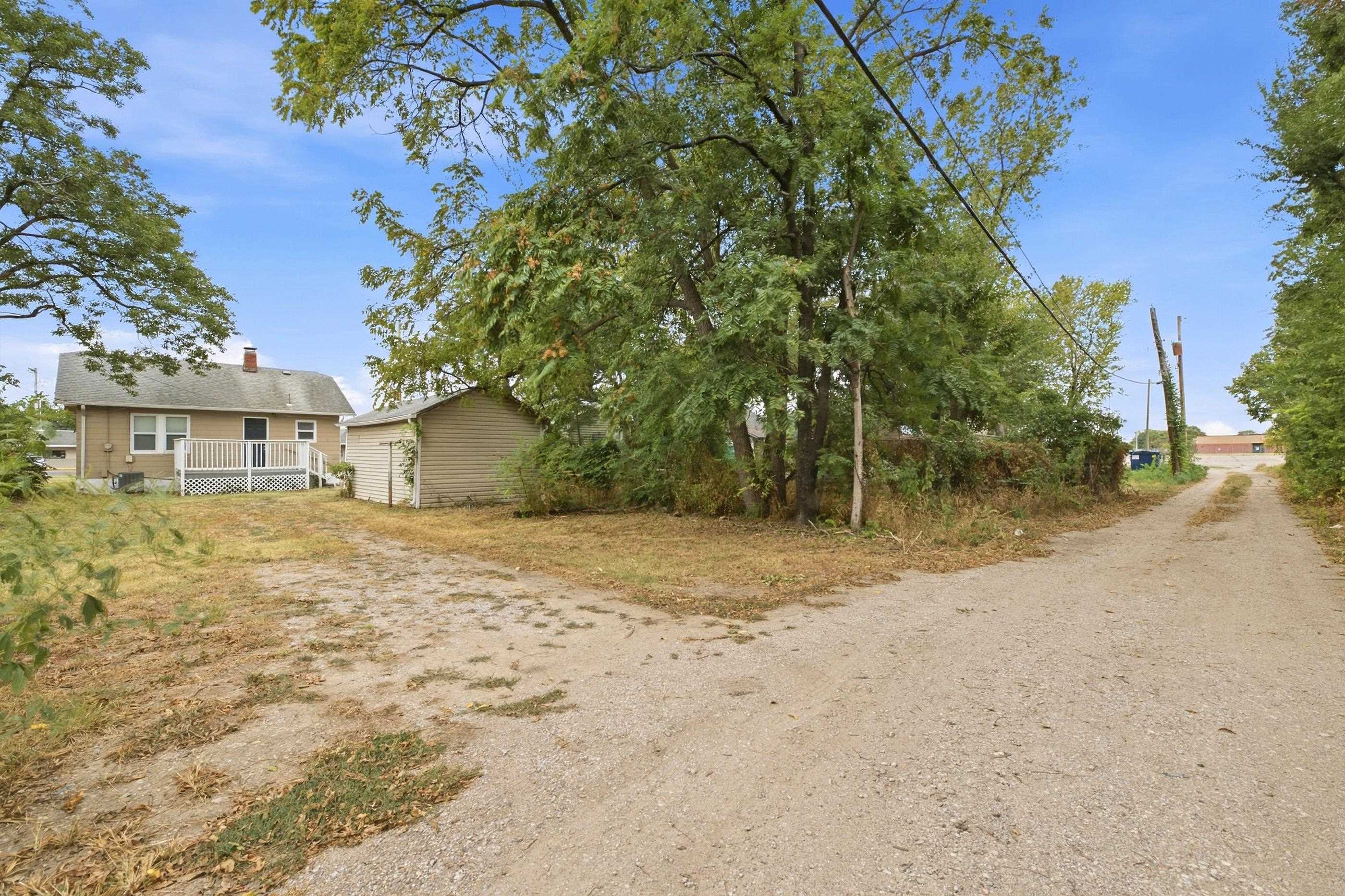 3110 W Maple St Property Photo 10