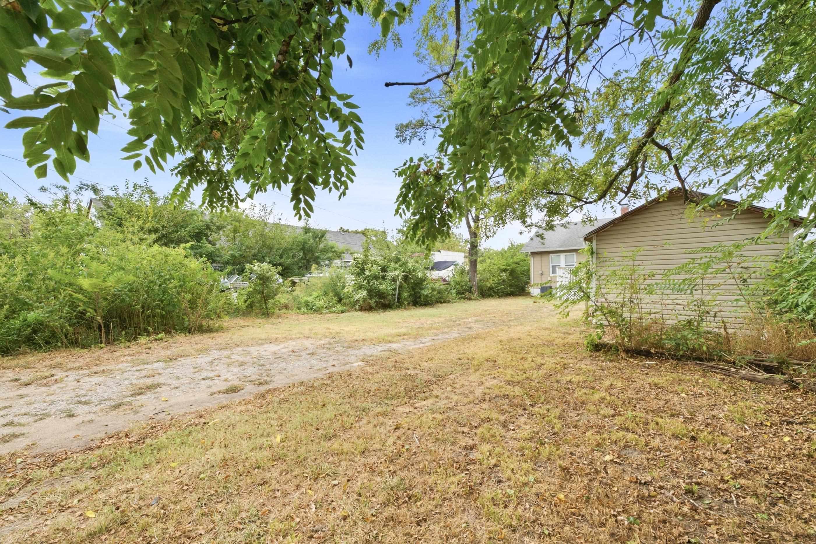 3110 W Maple St Property Photo 11