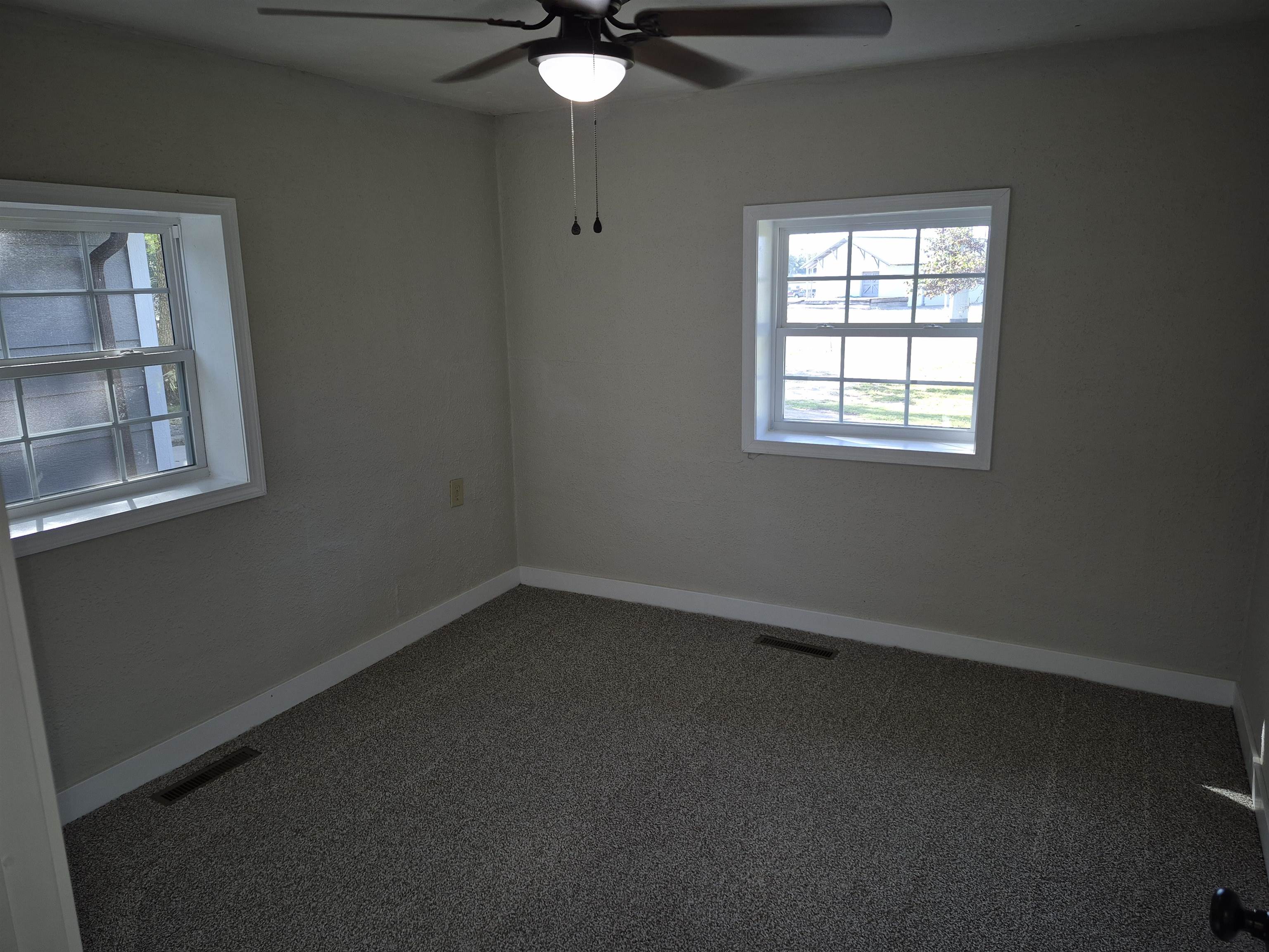 620 E 2nd Property Photo 8