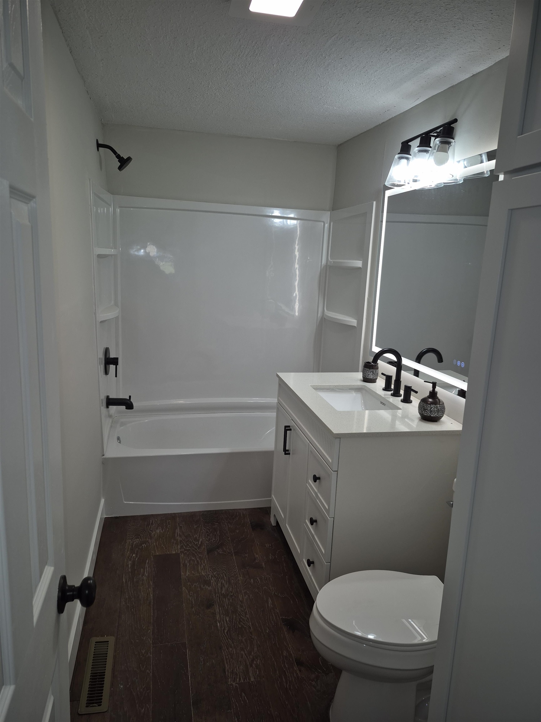 620 E 2nd Property Photo 11
