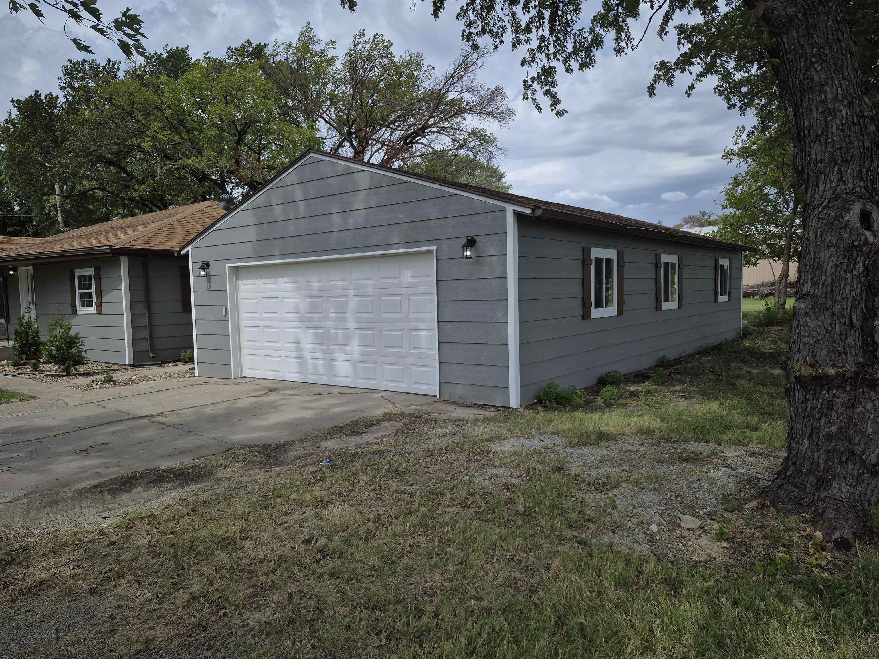 620 E 2nd Property Photo 18