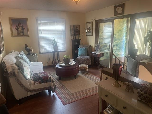 3210 E Navajo Ln Property Photo 2