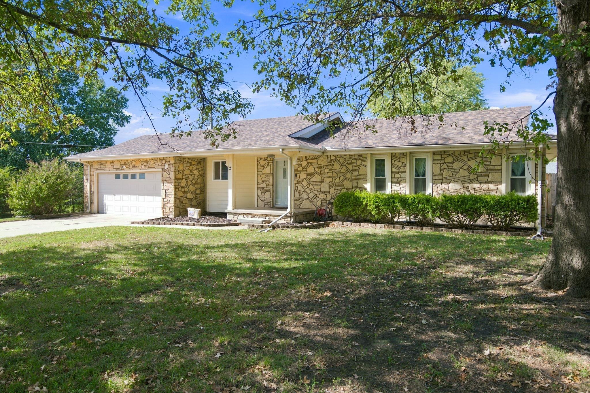2 E Frontier Ln Property Photo 1