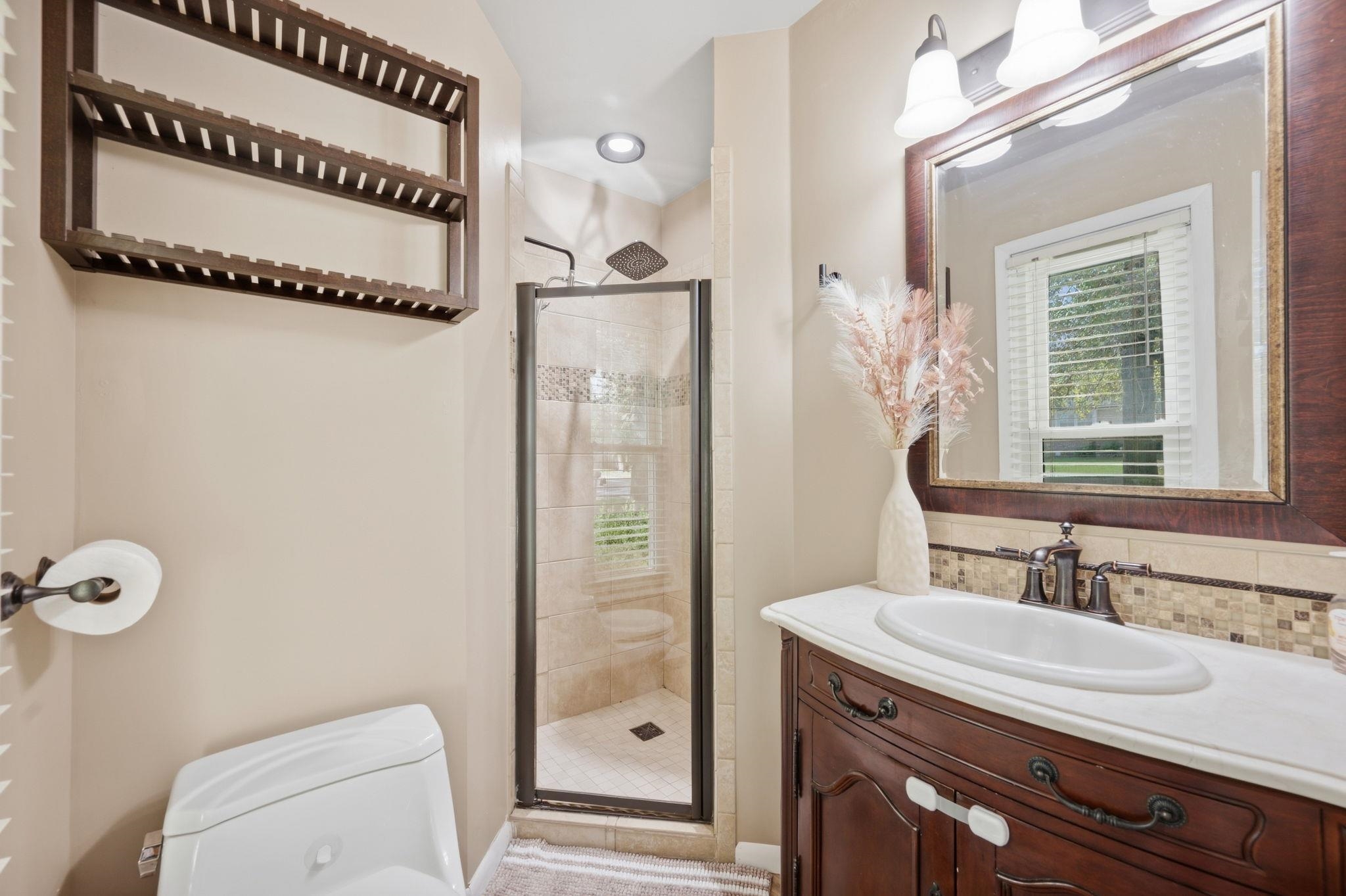 2 E Frontier Ln Property Photo 12