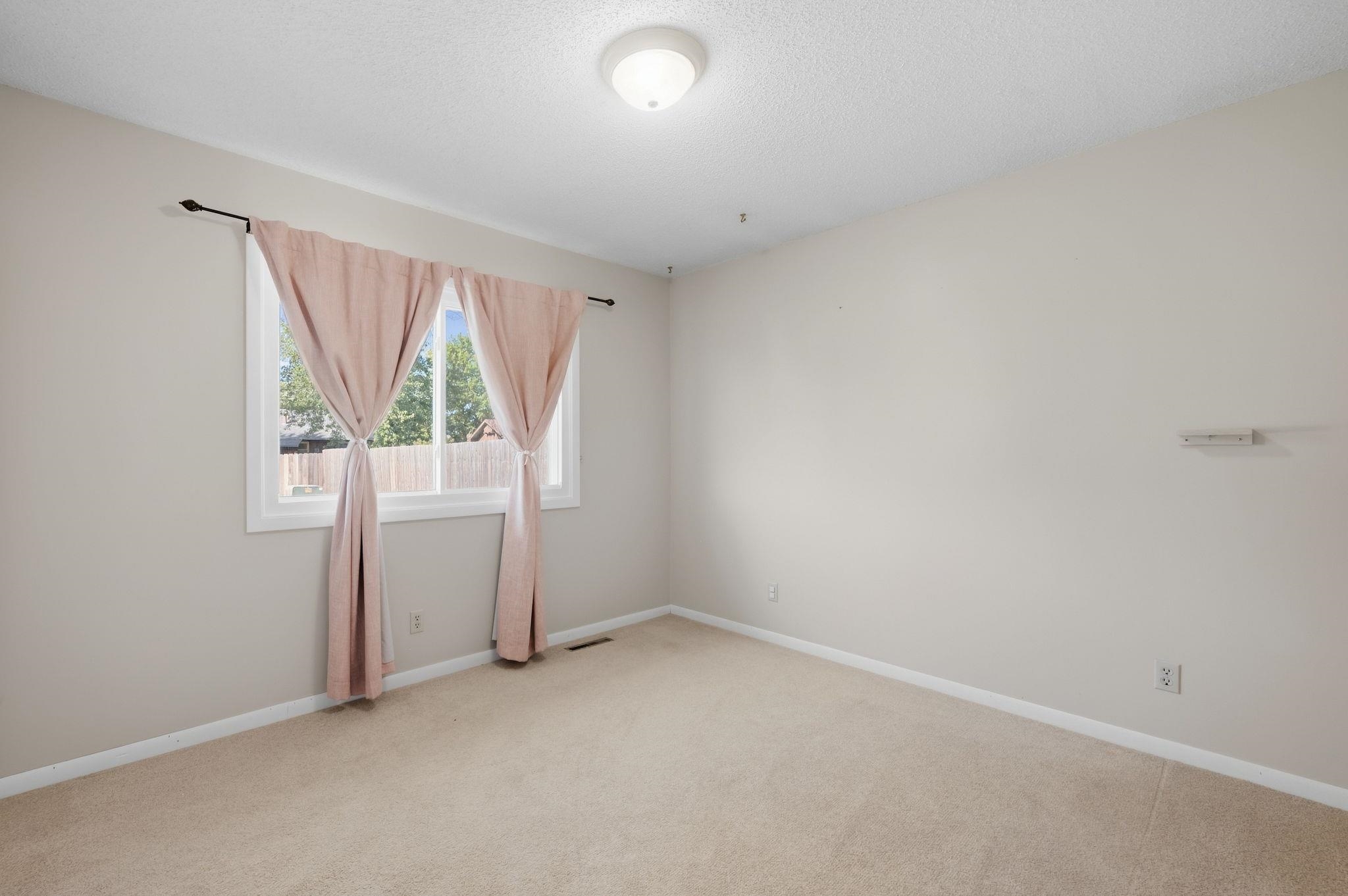 2 E Frontier Ln Property Photo 13
