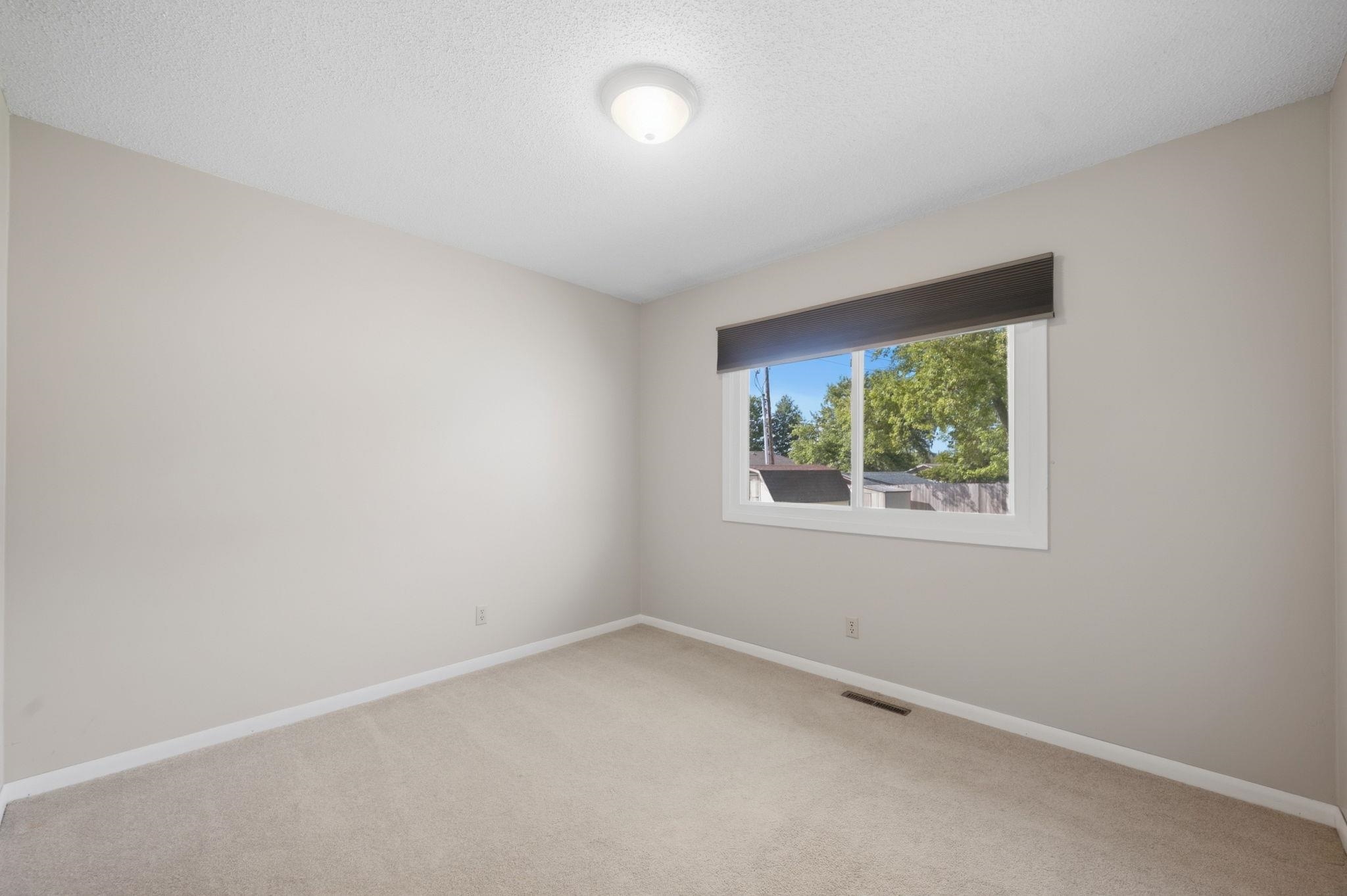 2 E Frontier Ln Property Photo 15