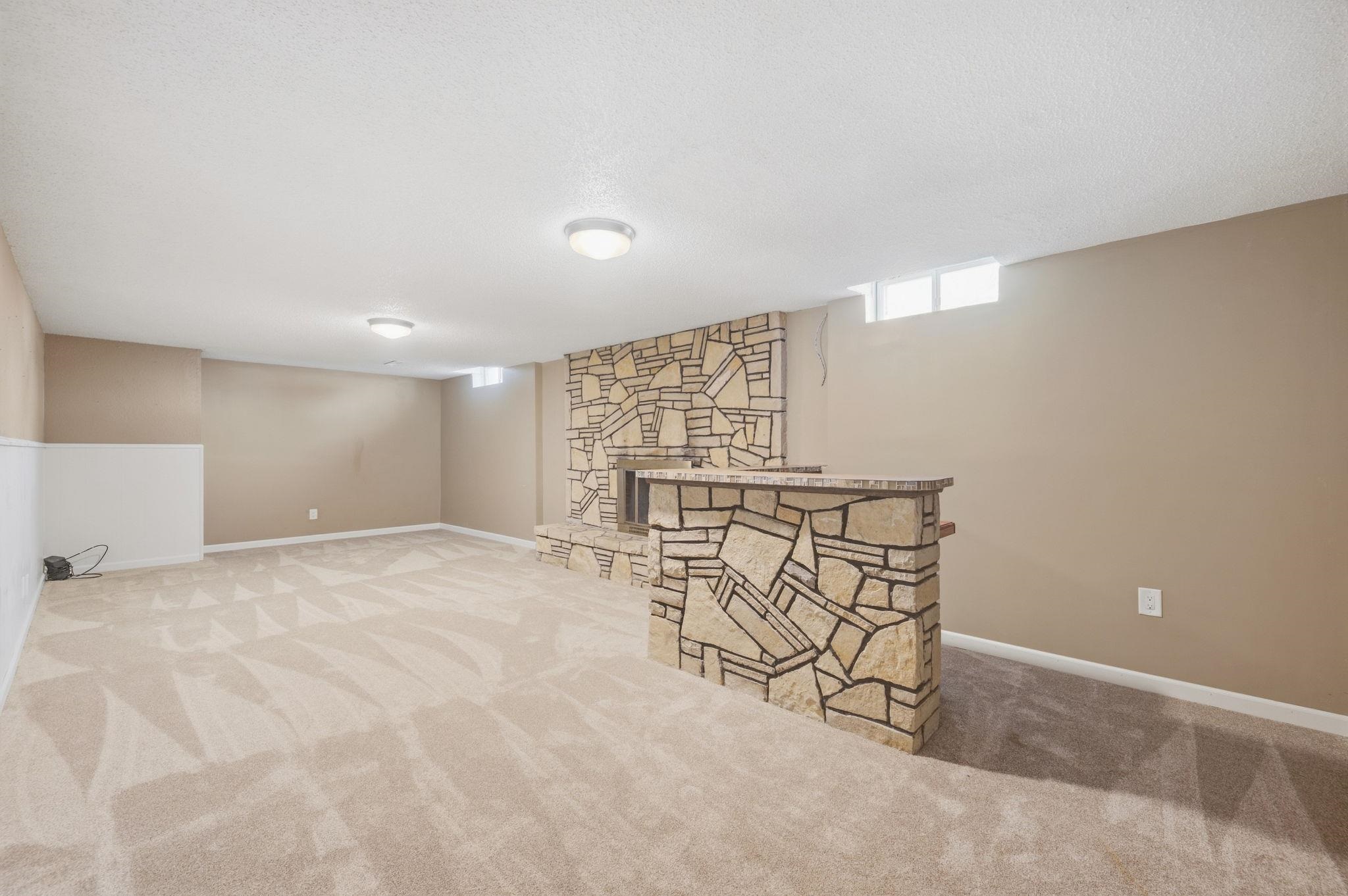 2 E Frontier Ln Property Photo 16