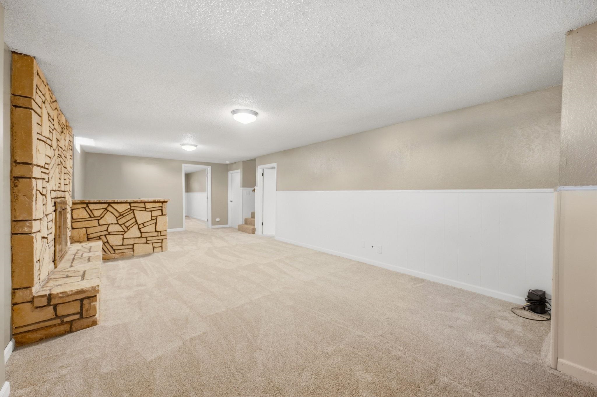 2 E Frontier Ln Property Photo 17