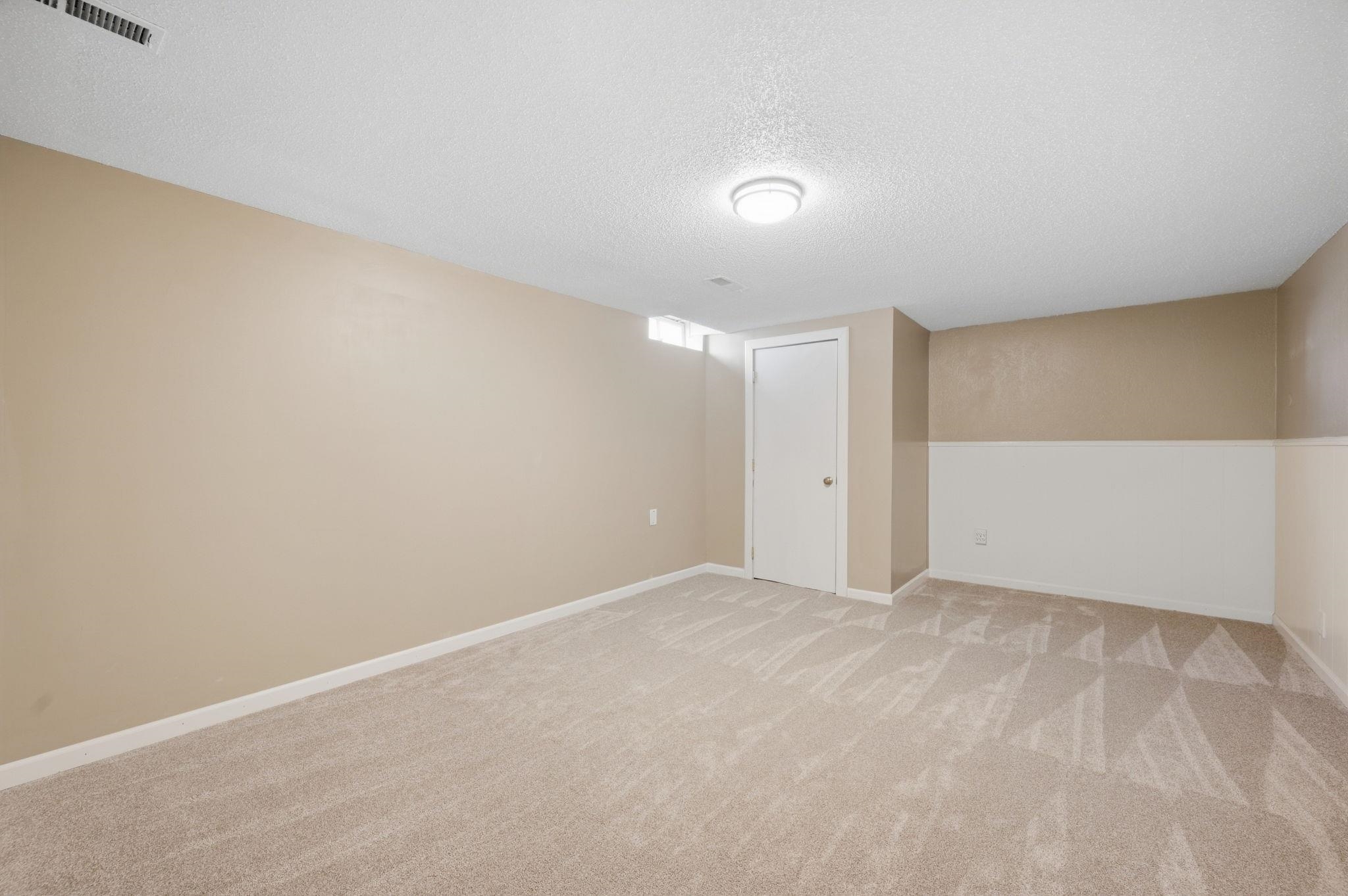 2 E Frontier Ln Property Photo 21