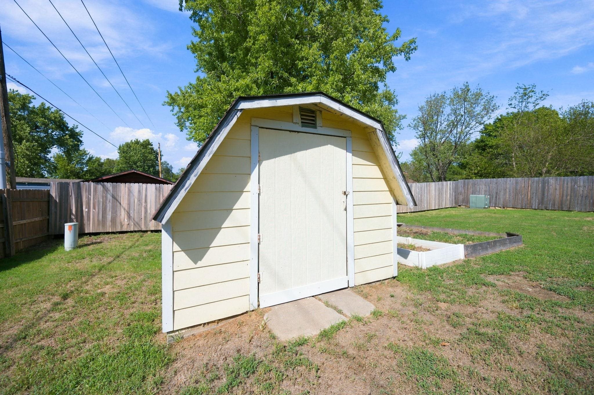 2 E Frontier Ln Property Photo 27
