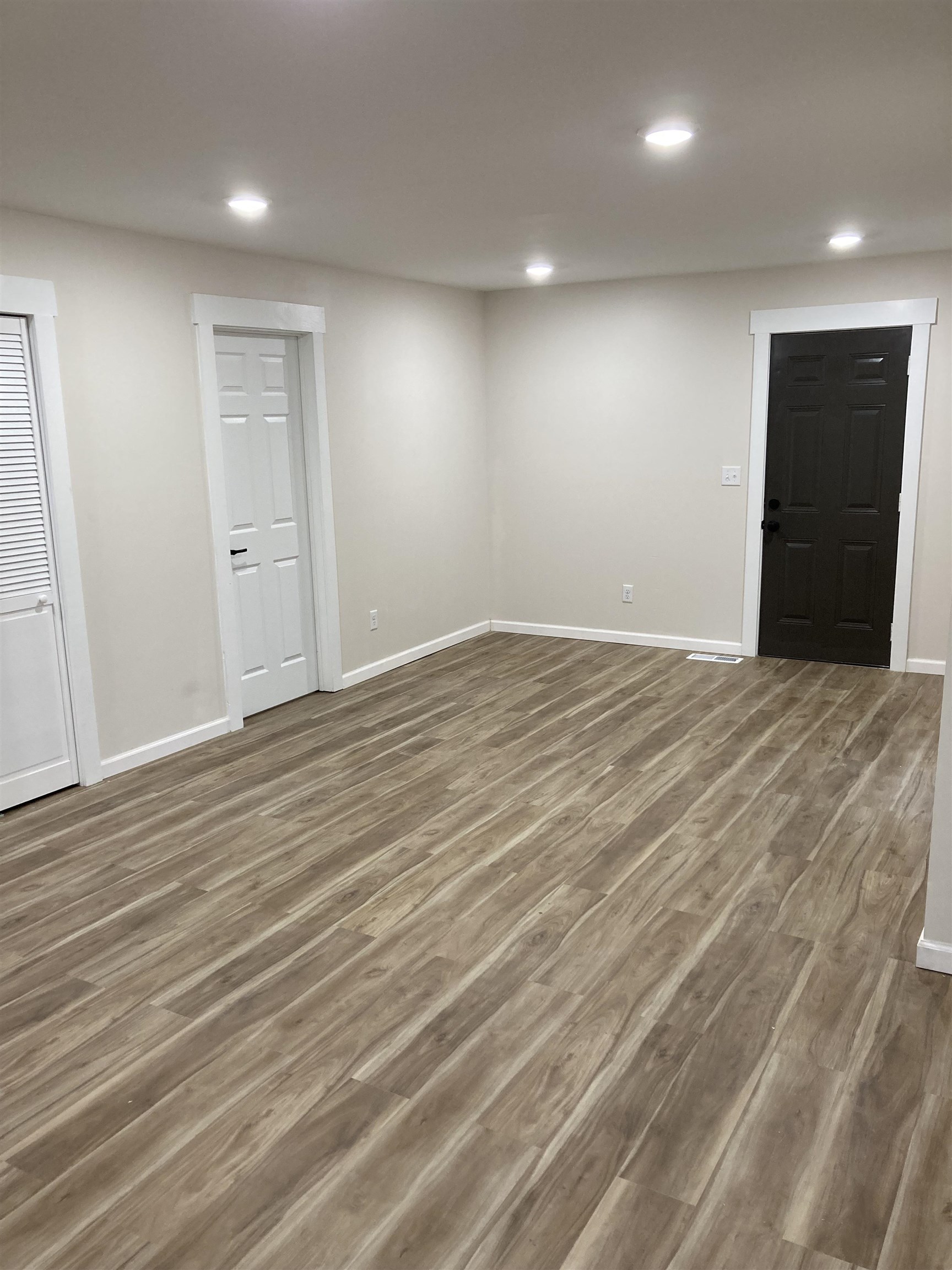 1601 E Del Mar Property Photo 4