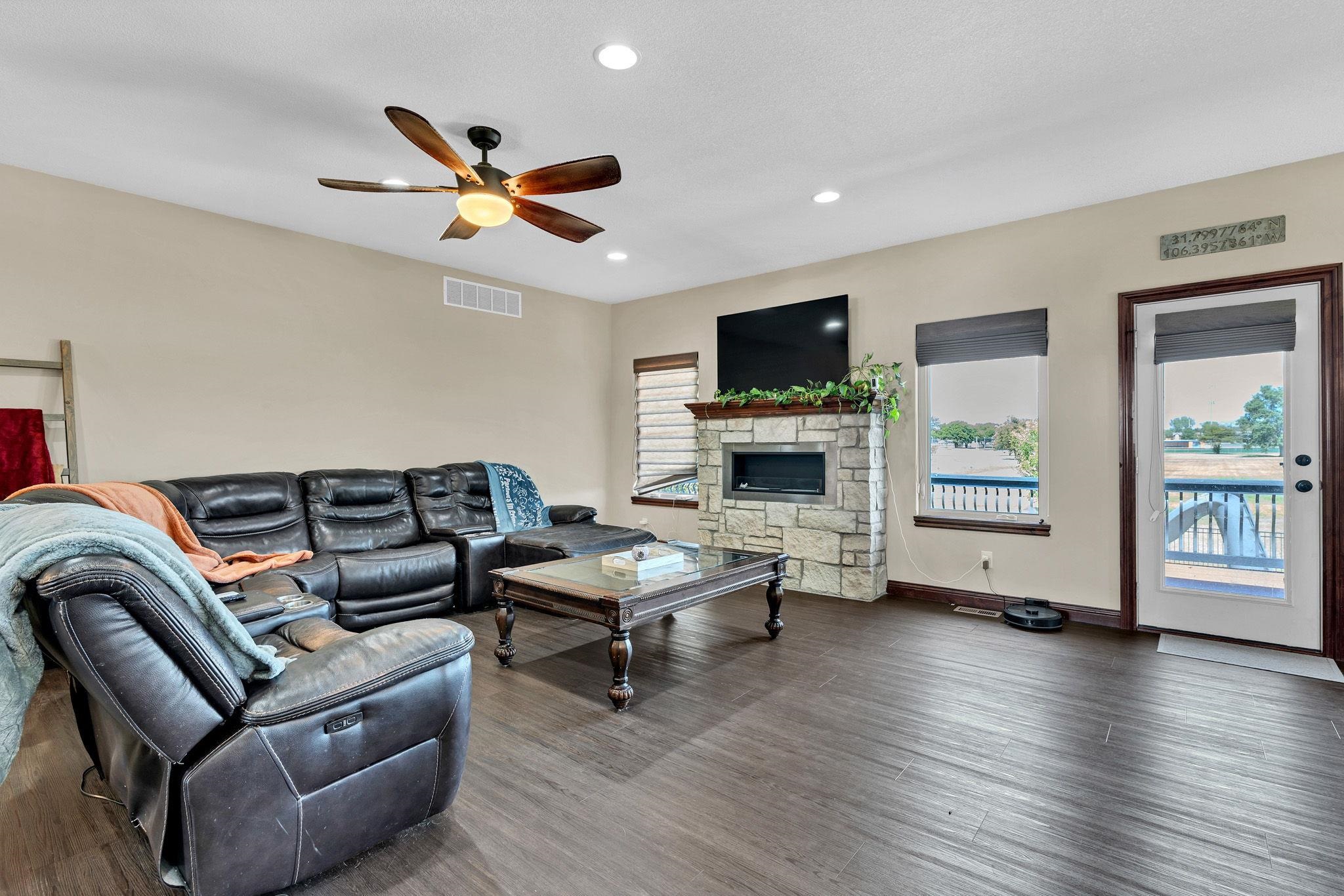 1200 E Park Glen St Property Photo 6