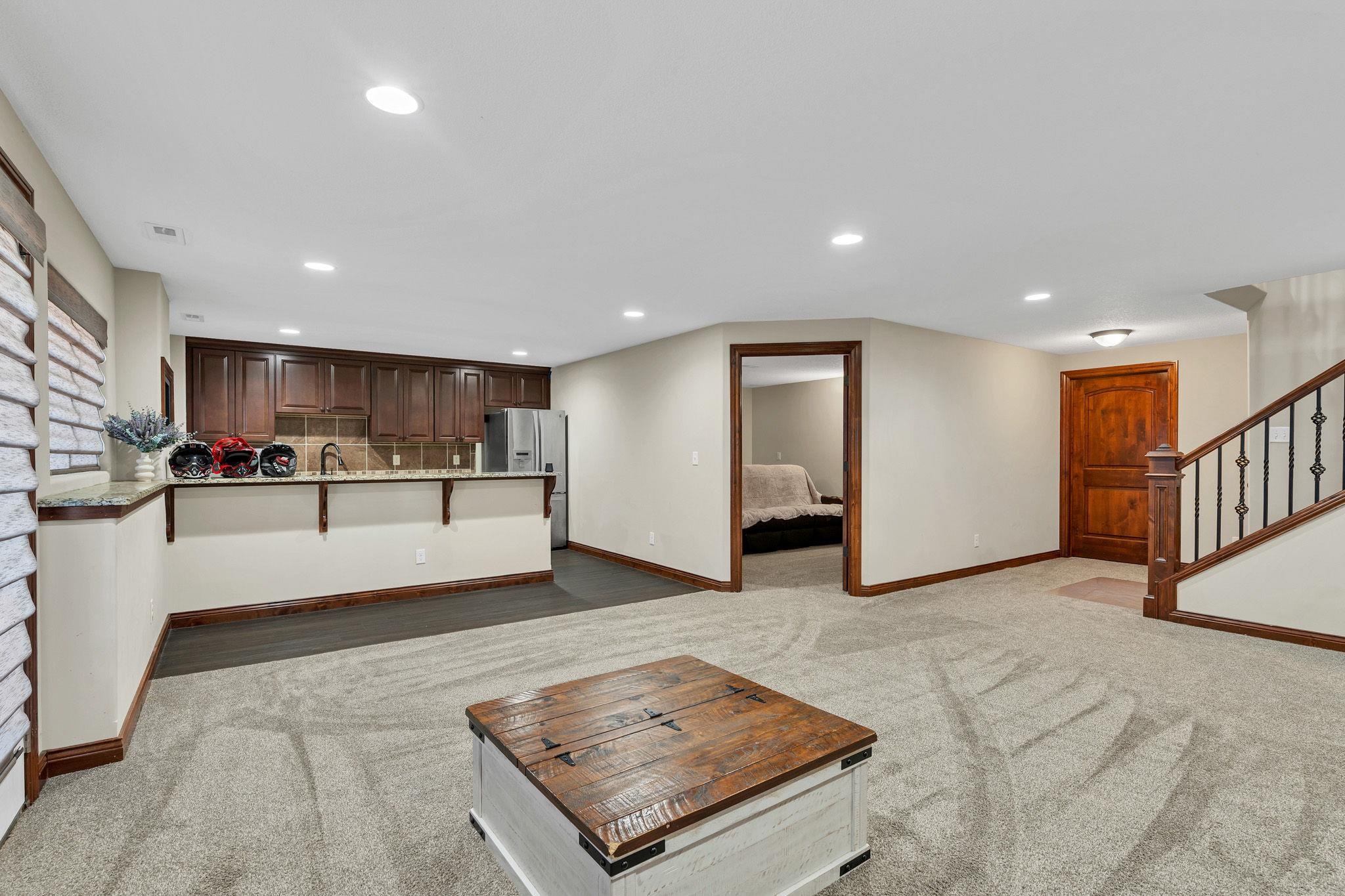 1200 E Park Glen St Property Photo 23