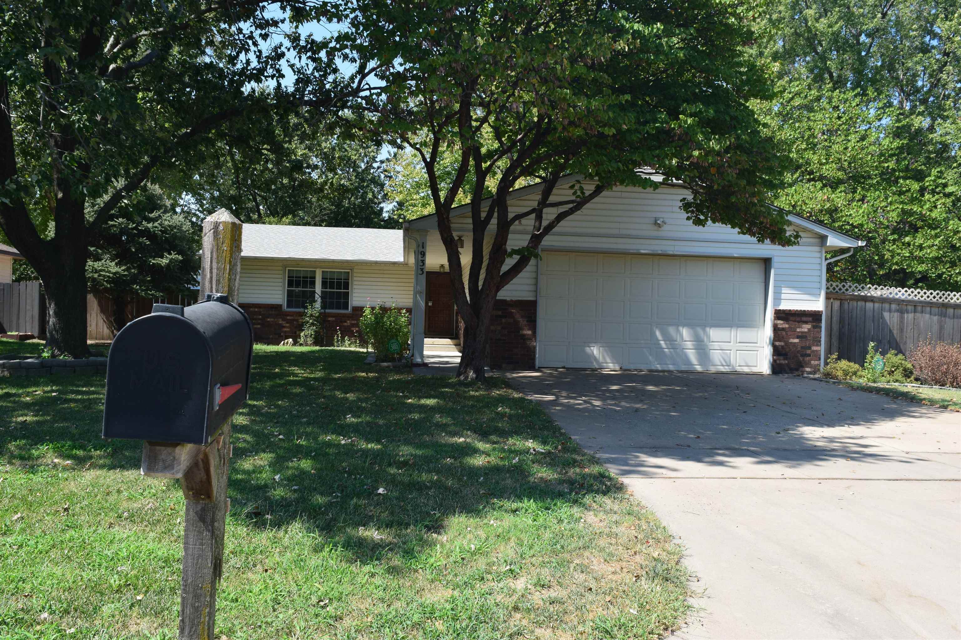 1933 N Reca Property Photo 1