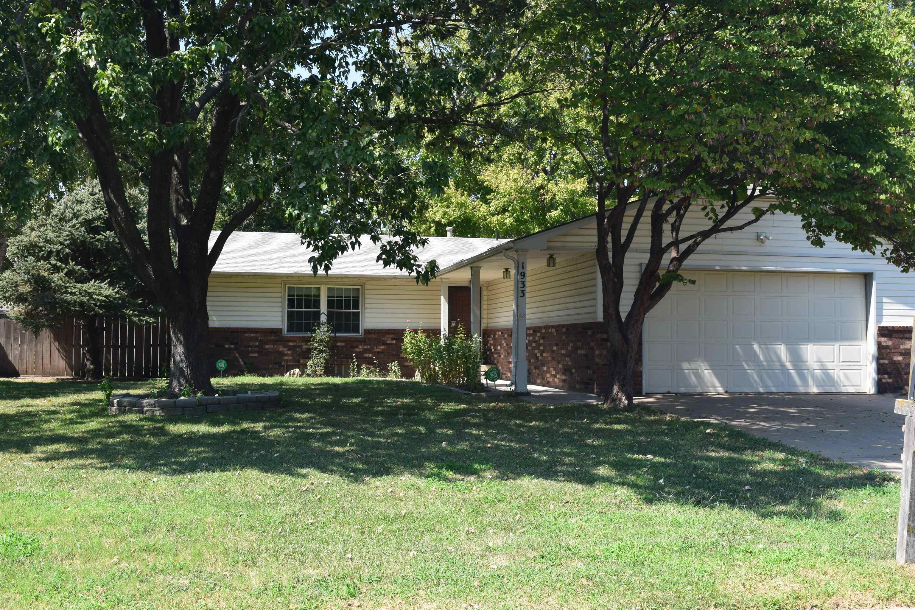1933 N Reca Property Photo 1
