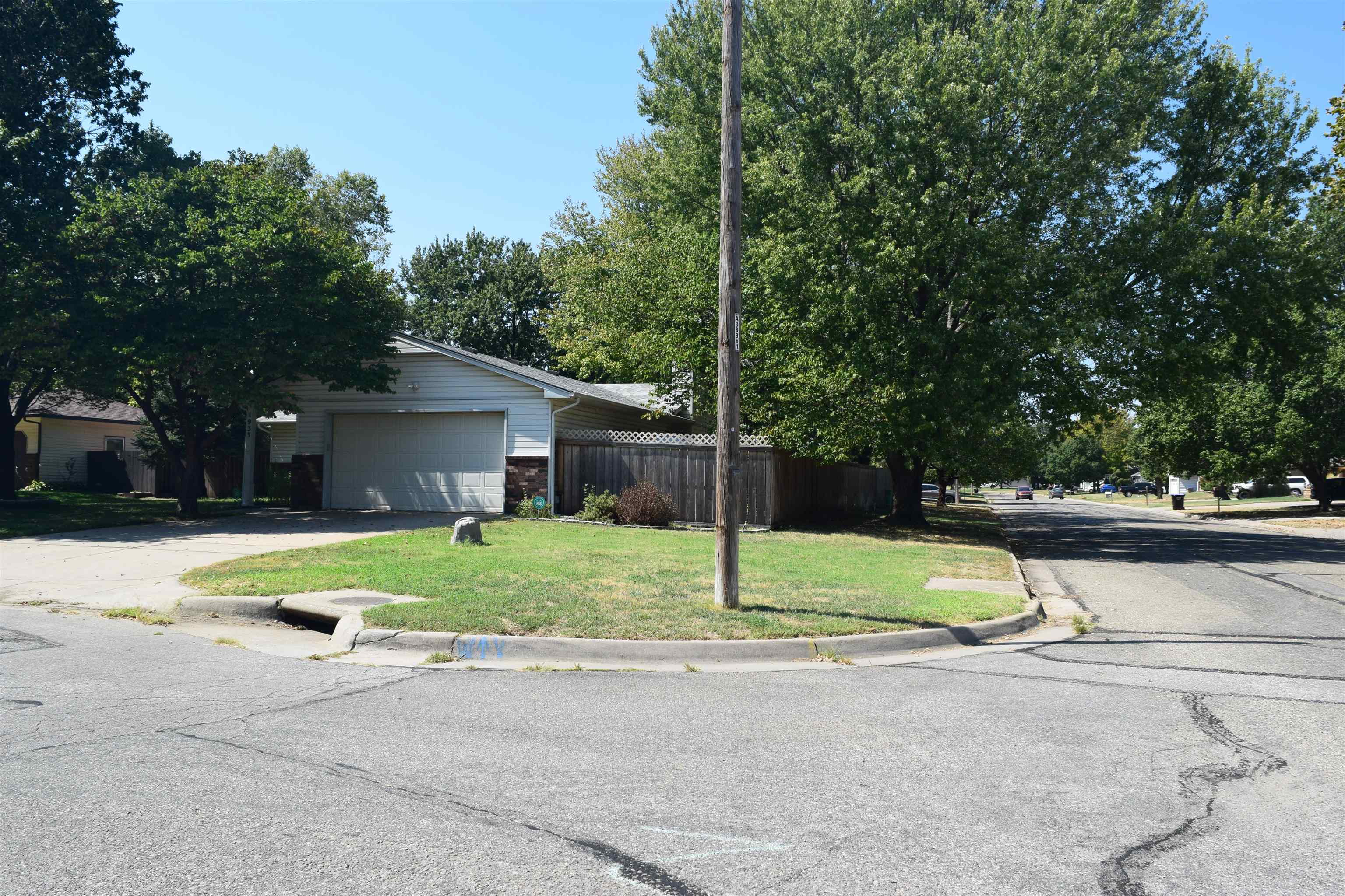 1933 N Reca Property Photo 3