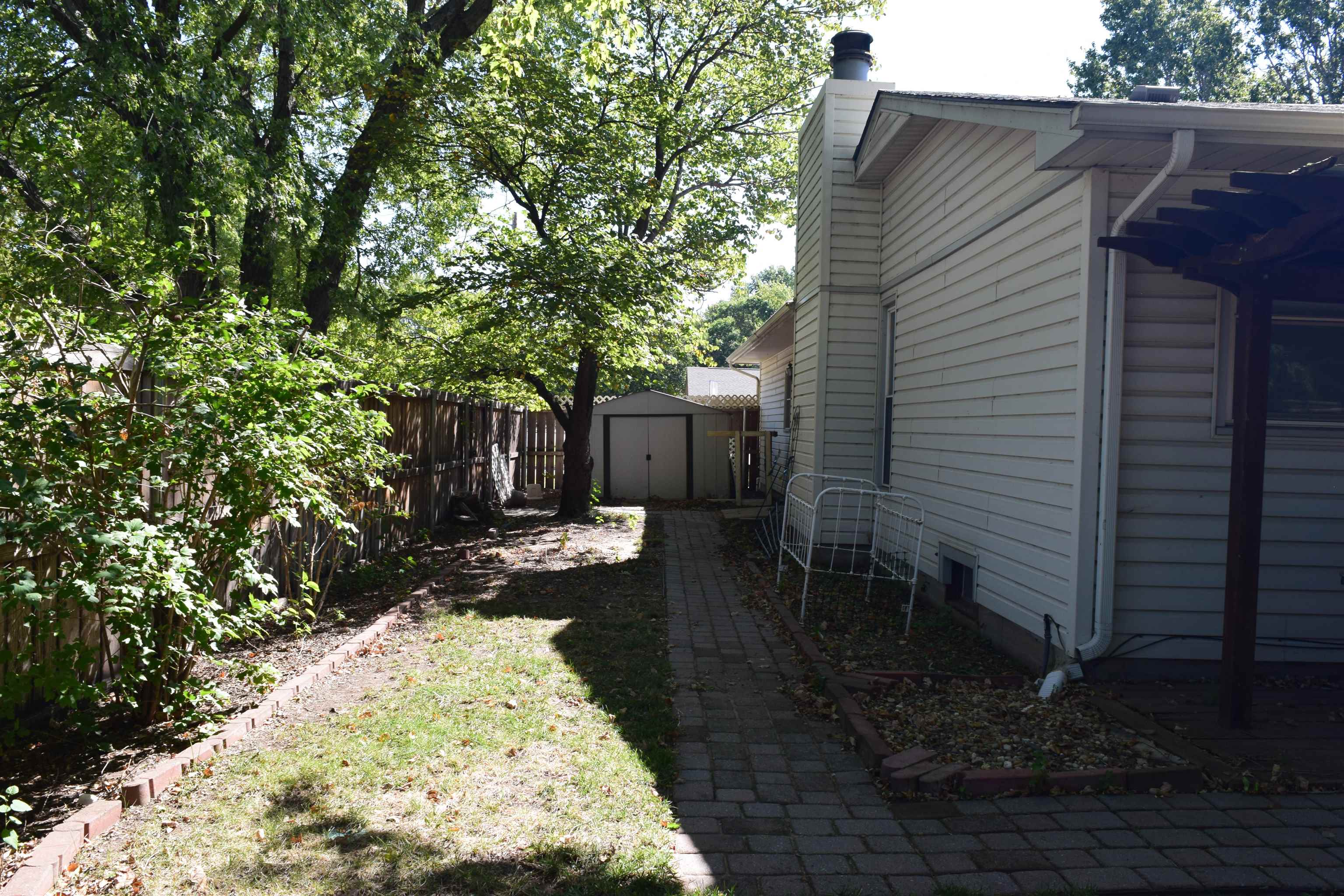 1933 N Reca Property Photo 23