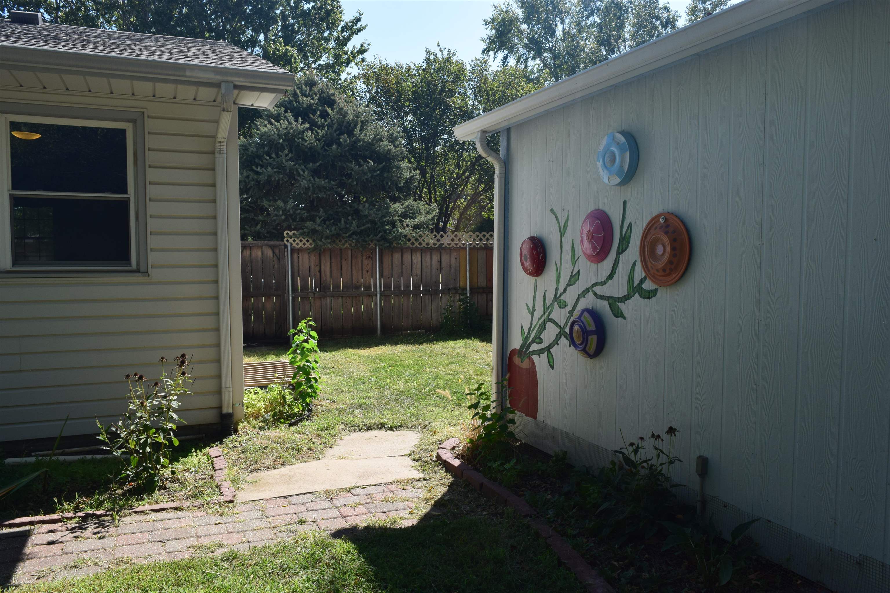 1933 N Reca Property Photo 27