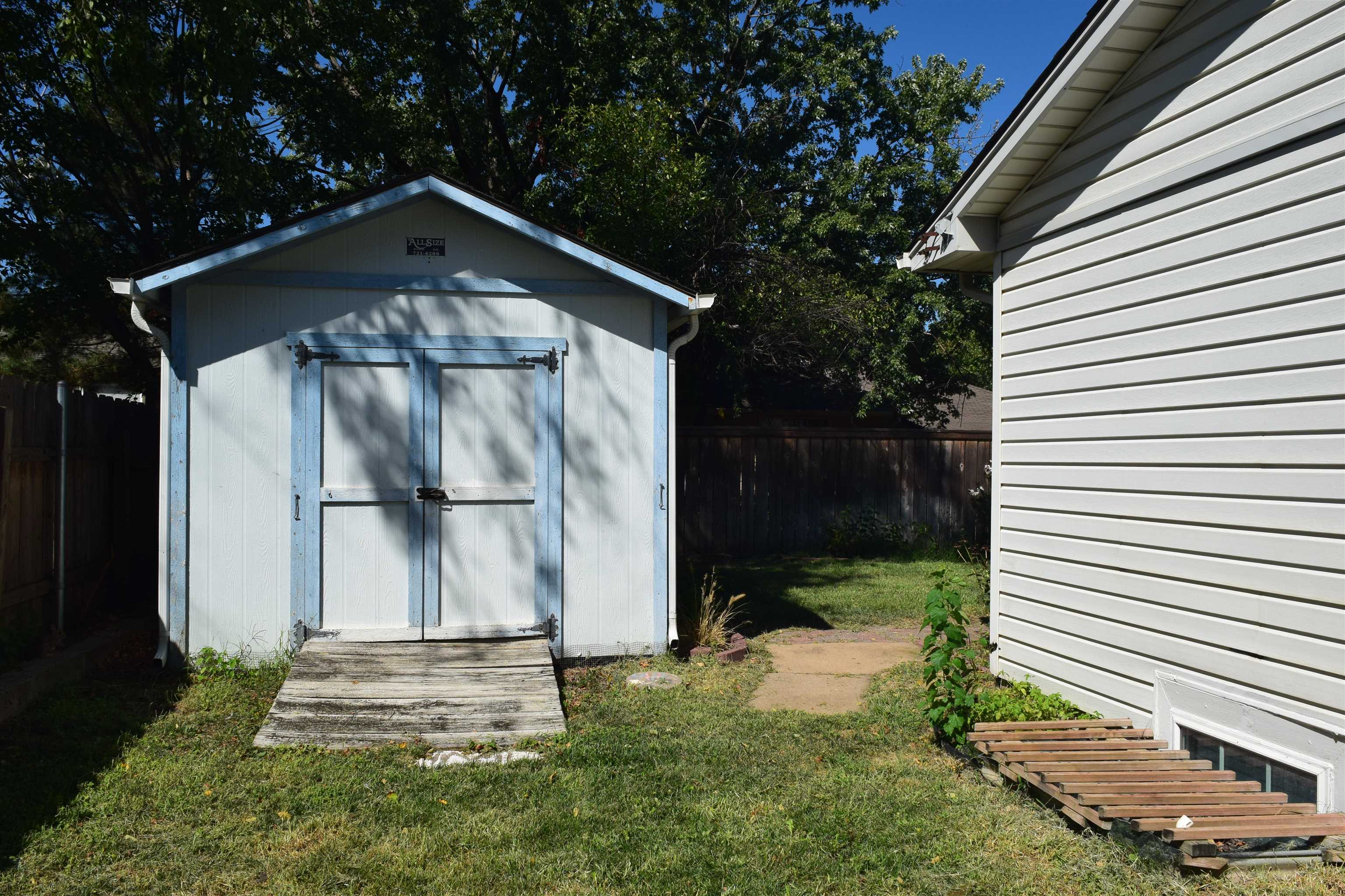 1933 N Reca Property Photo 28