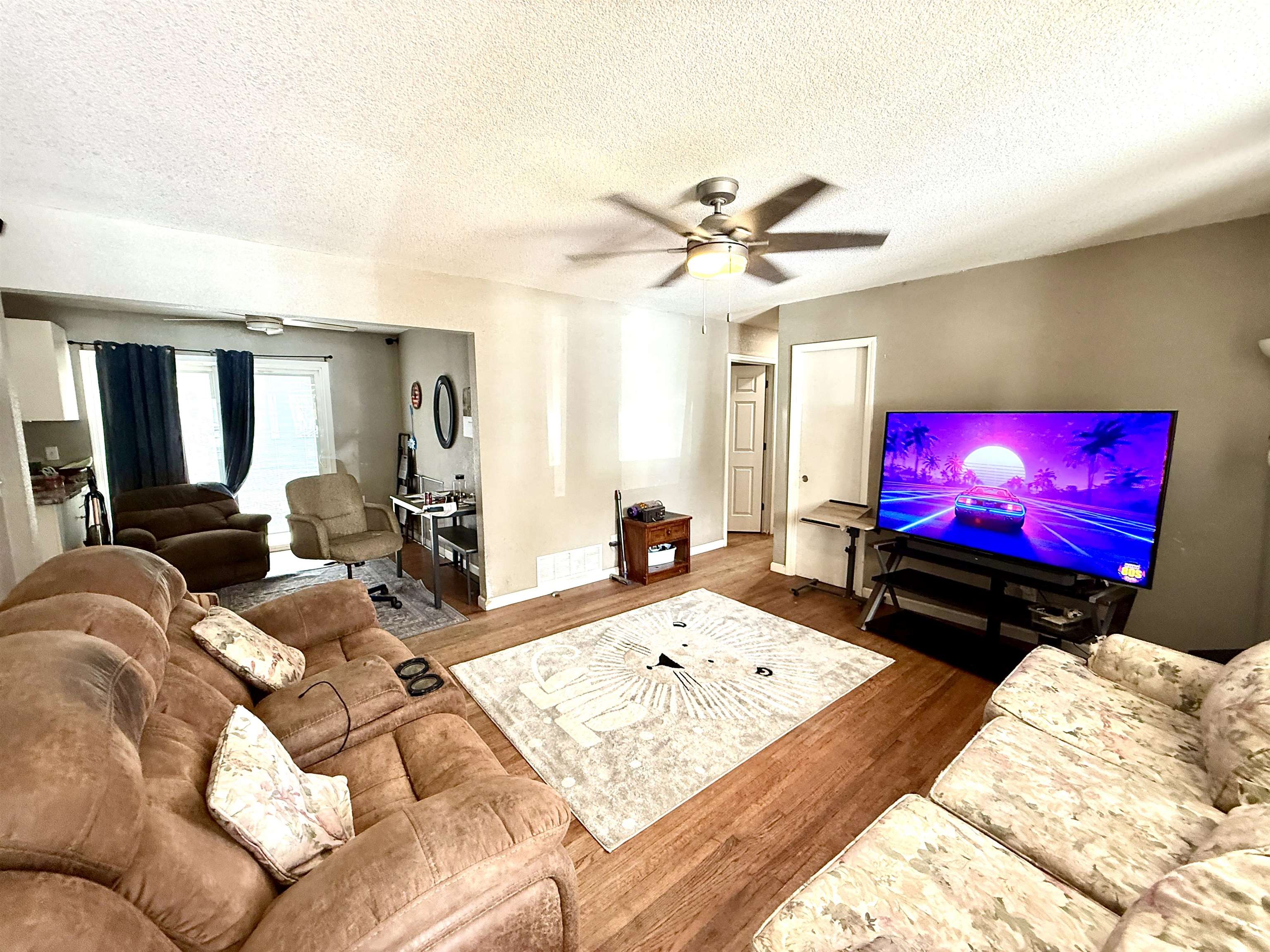 910 W Rita Property Photo 2
