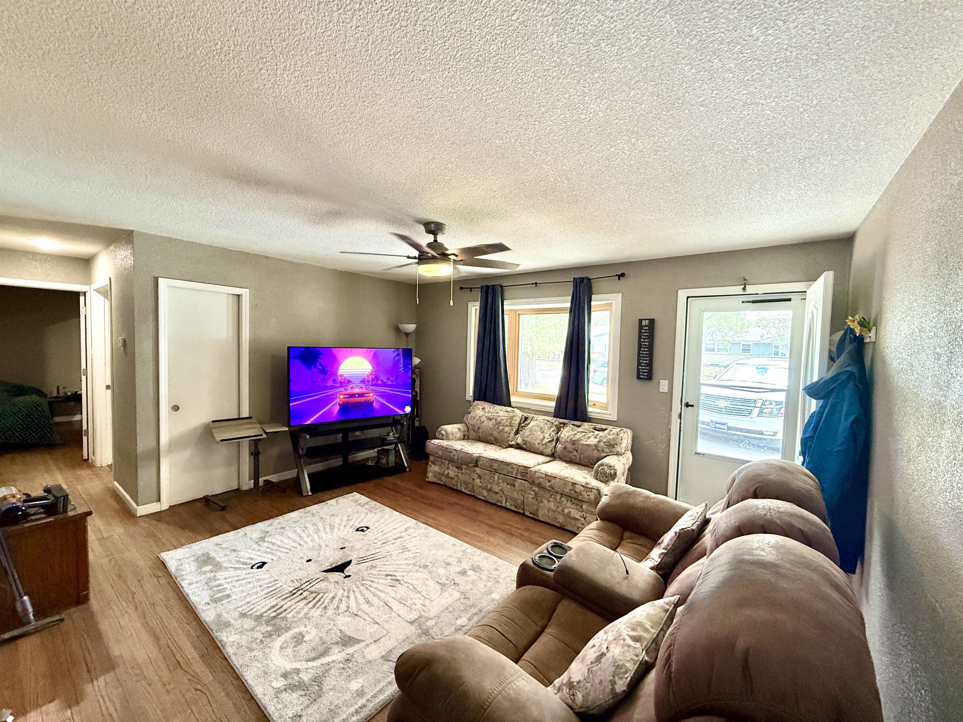 910 W Rita Property Photo 4