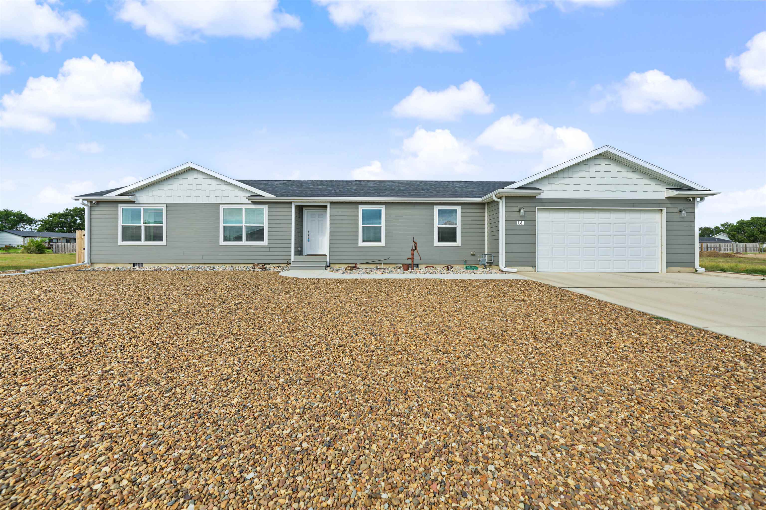 125 S Lindblad Dr. Property Photo 1