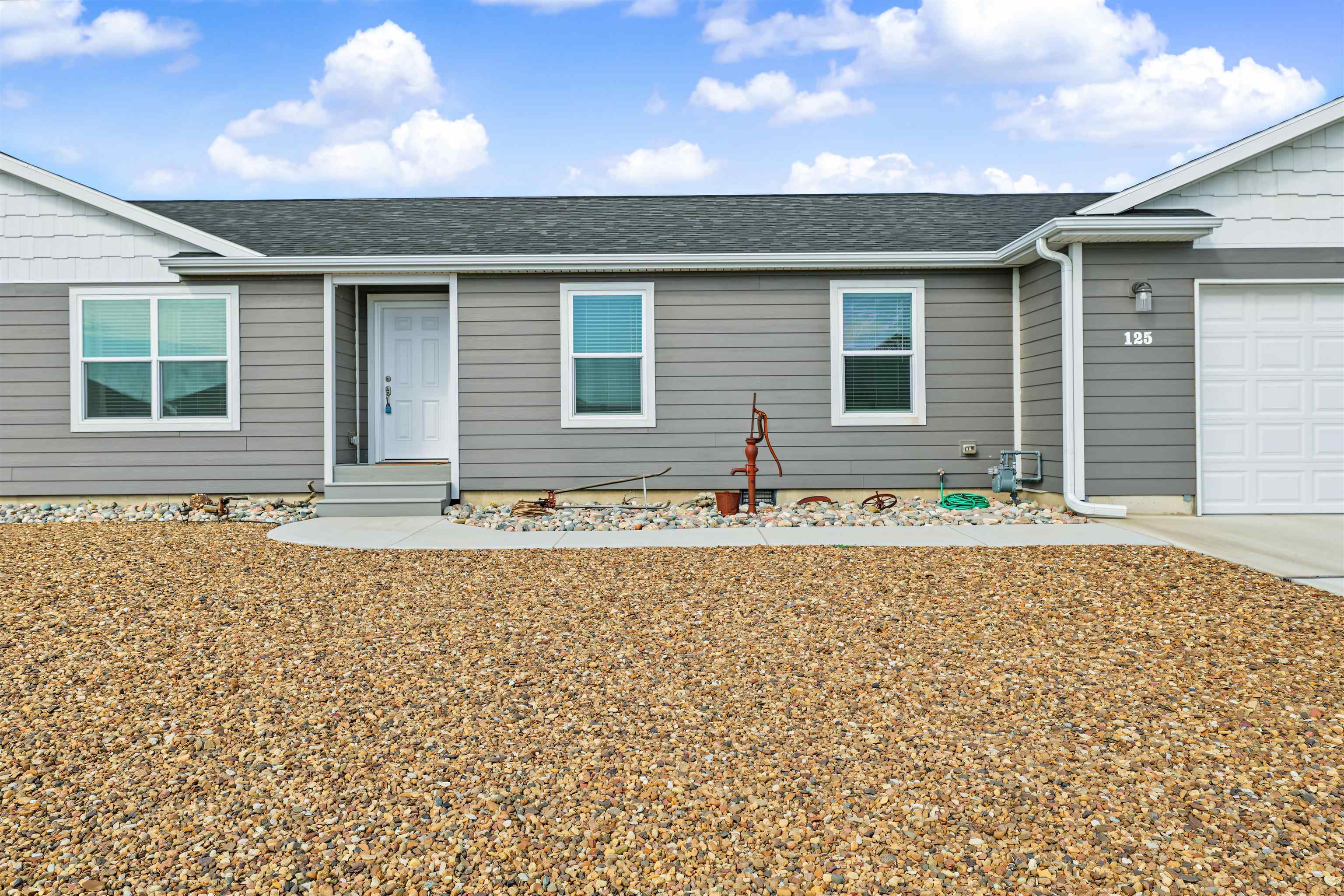125 S Lindblad Dr. Property Photo 2