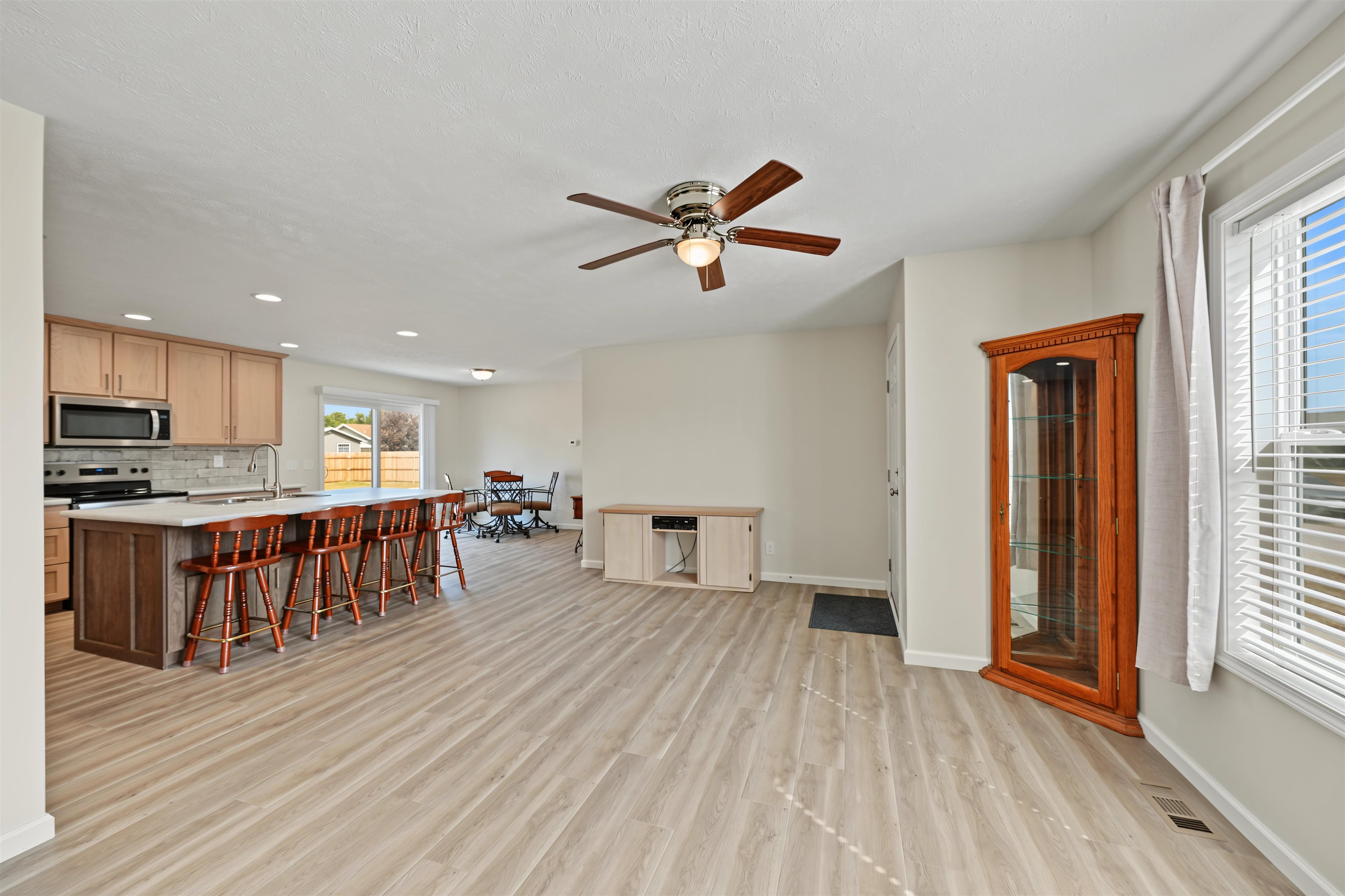 125 S Lindblad Dr. Property Photo 5